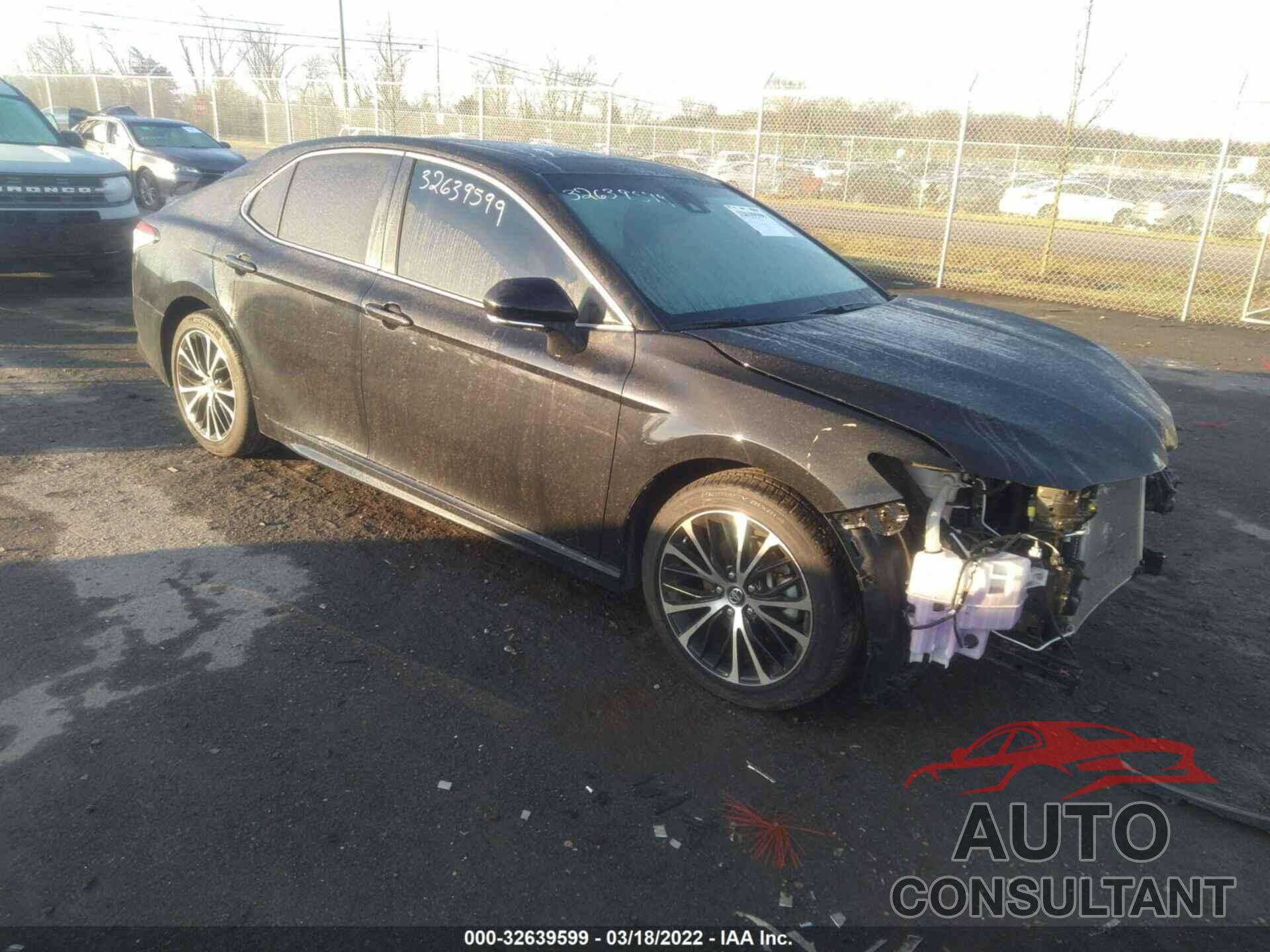 TOYOTA CAMRY 2018 - 4T1B11HK3JU041312