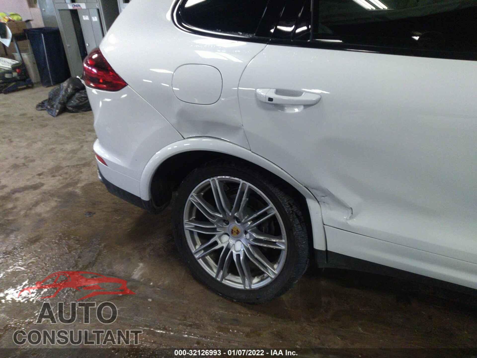 PORSCHE CAYENNE 2017 - WP1AA2A25HKA90631