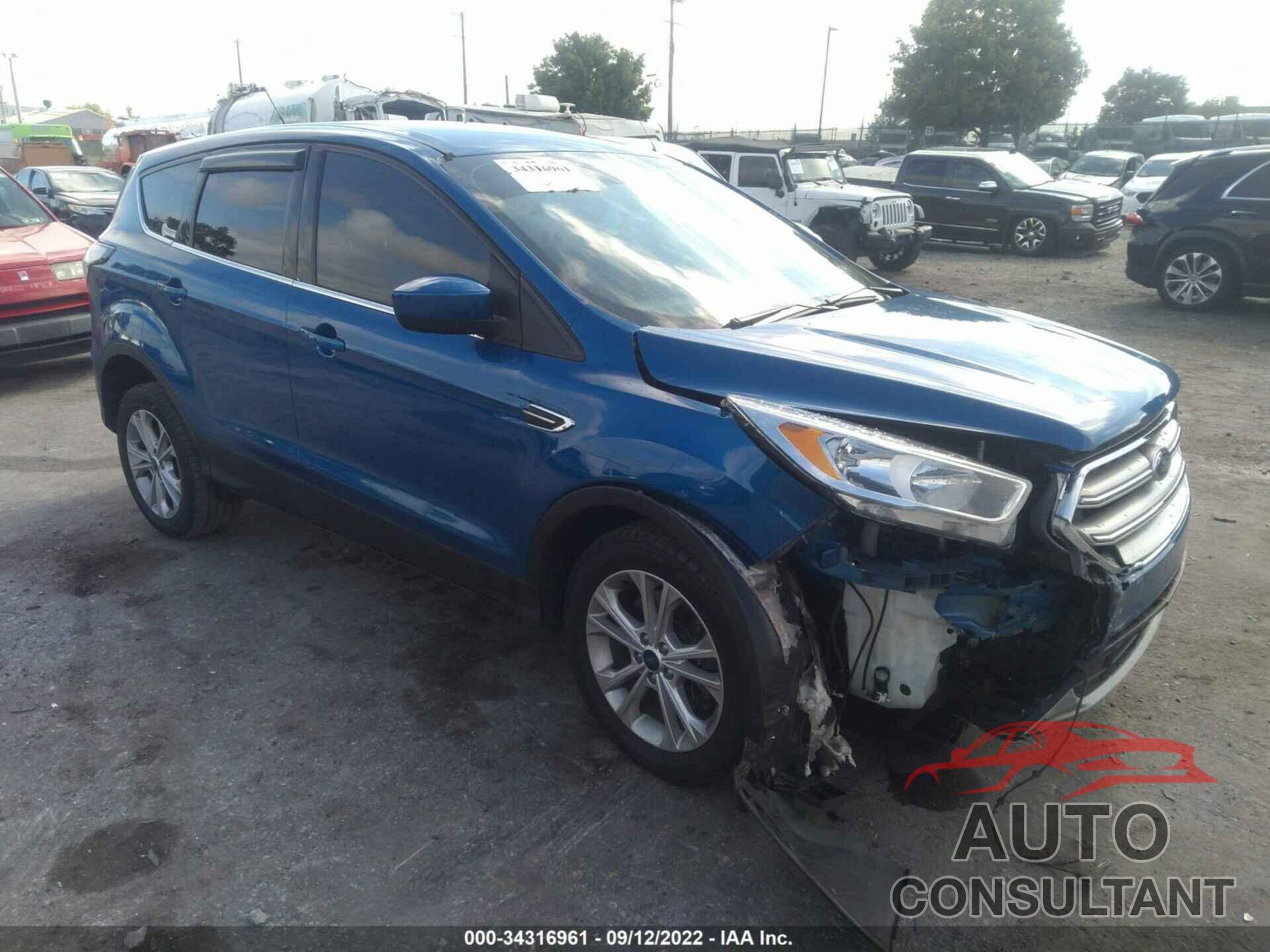 FORD ESCAPE 2017 - 1FMCU9GD3HUD26051