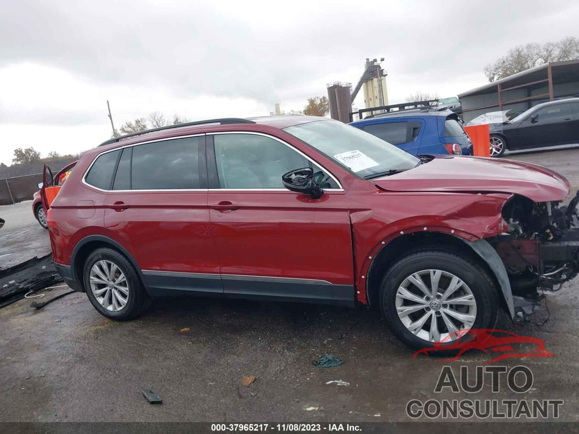 VOLKSWAGEN TIGUAN 2018 - 3VV2B7AX4JM082340