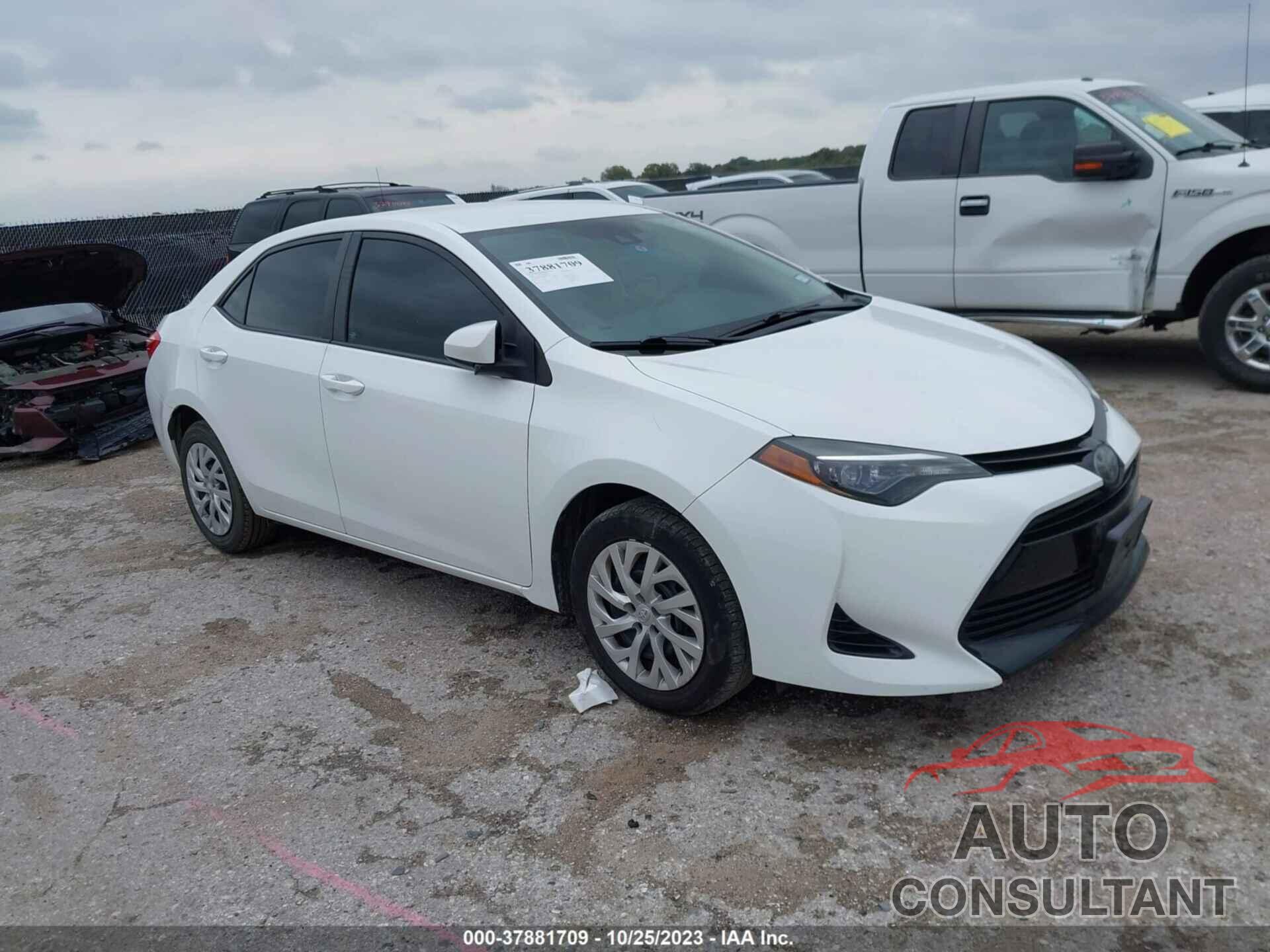TOYOTA COROLLA 2018 - 5YFBURHE2JP755532