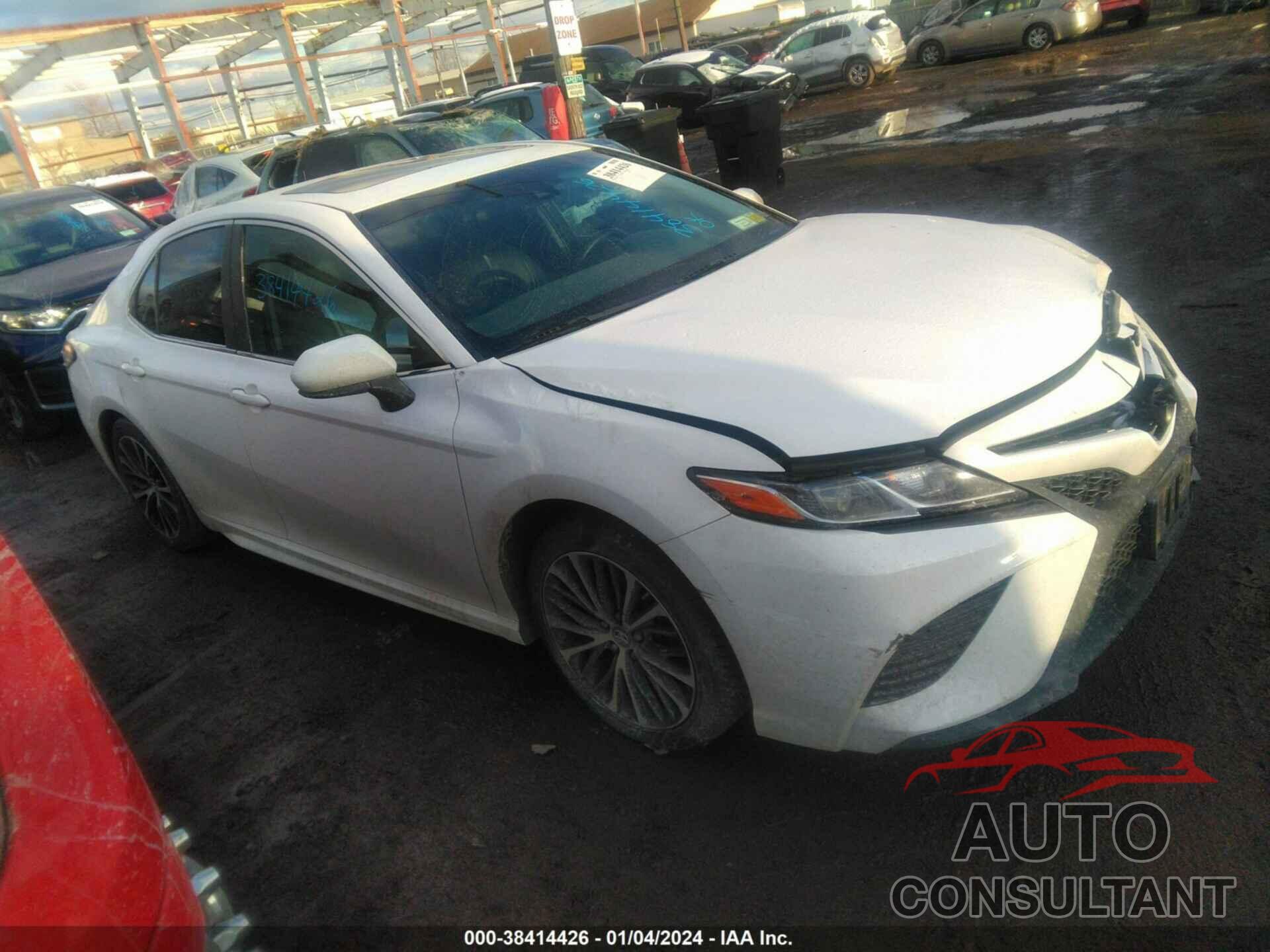 TOYOTA CAMRY 2018 - 4T1B11HKXJU138376