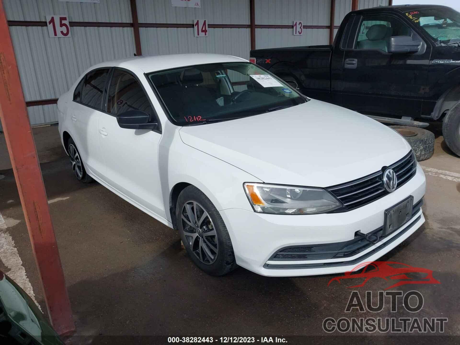 VOLKSWAGEN JETTA 2016 - 3VWD67AJ4GM252483