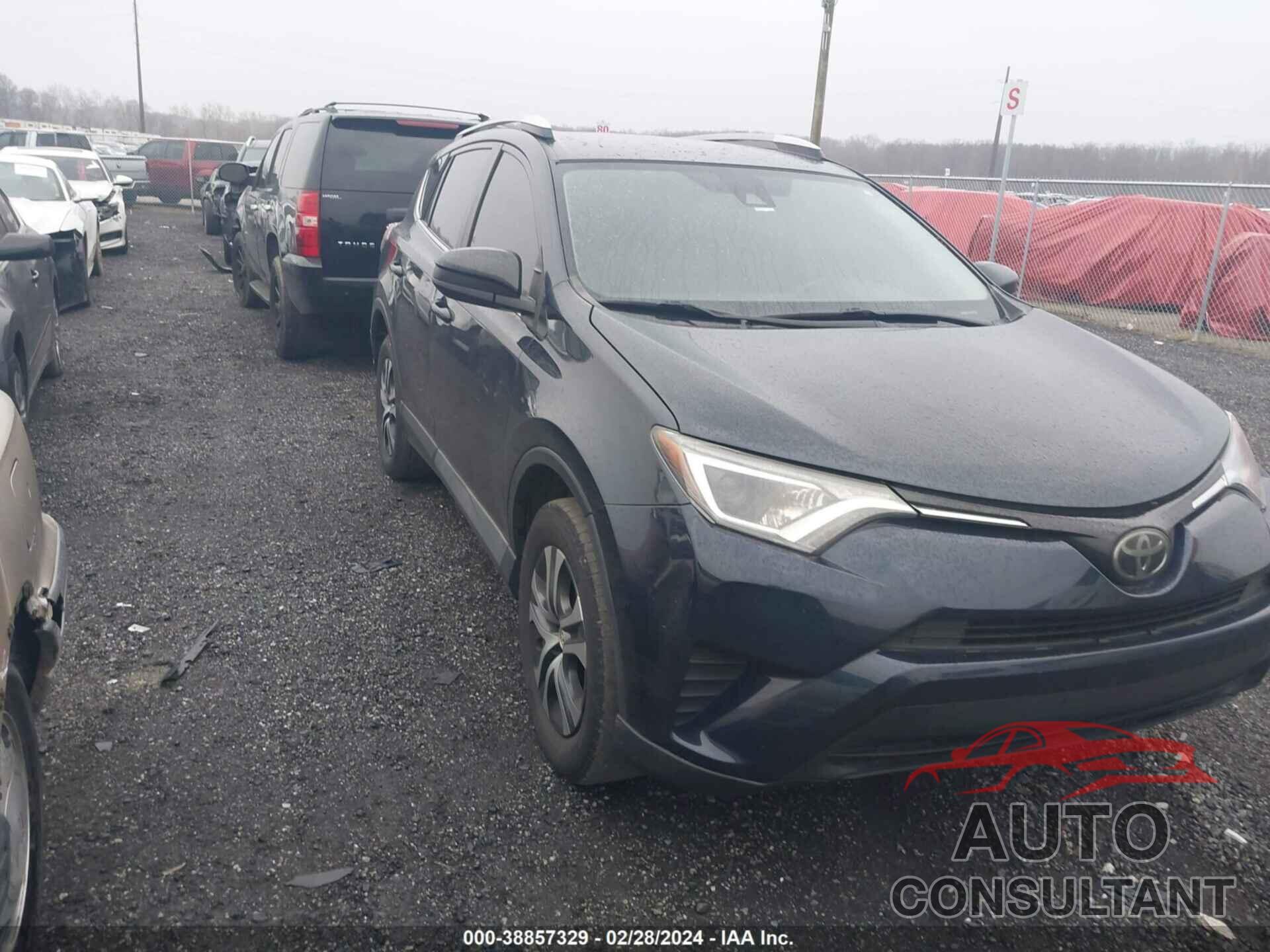 TOYOTA RAV4 2017 - JTMBFREV1HJ106494
