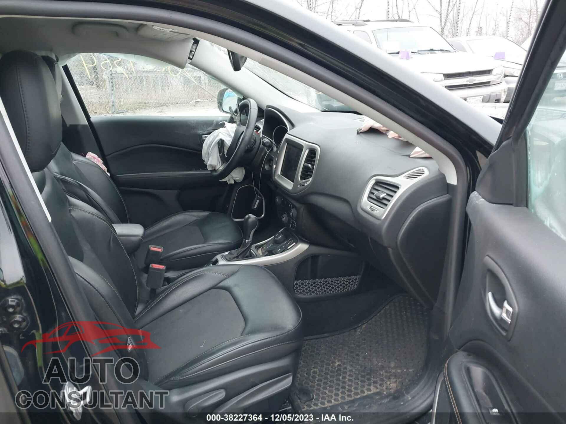 JEEP COMPASS 2018 - 3C4NJDBB7JT400067