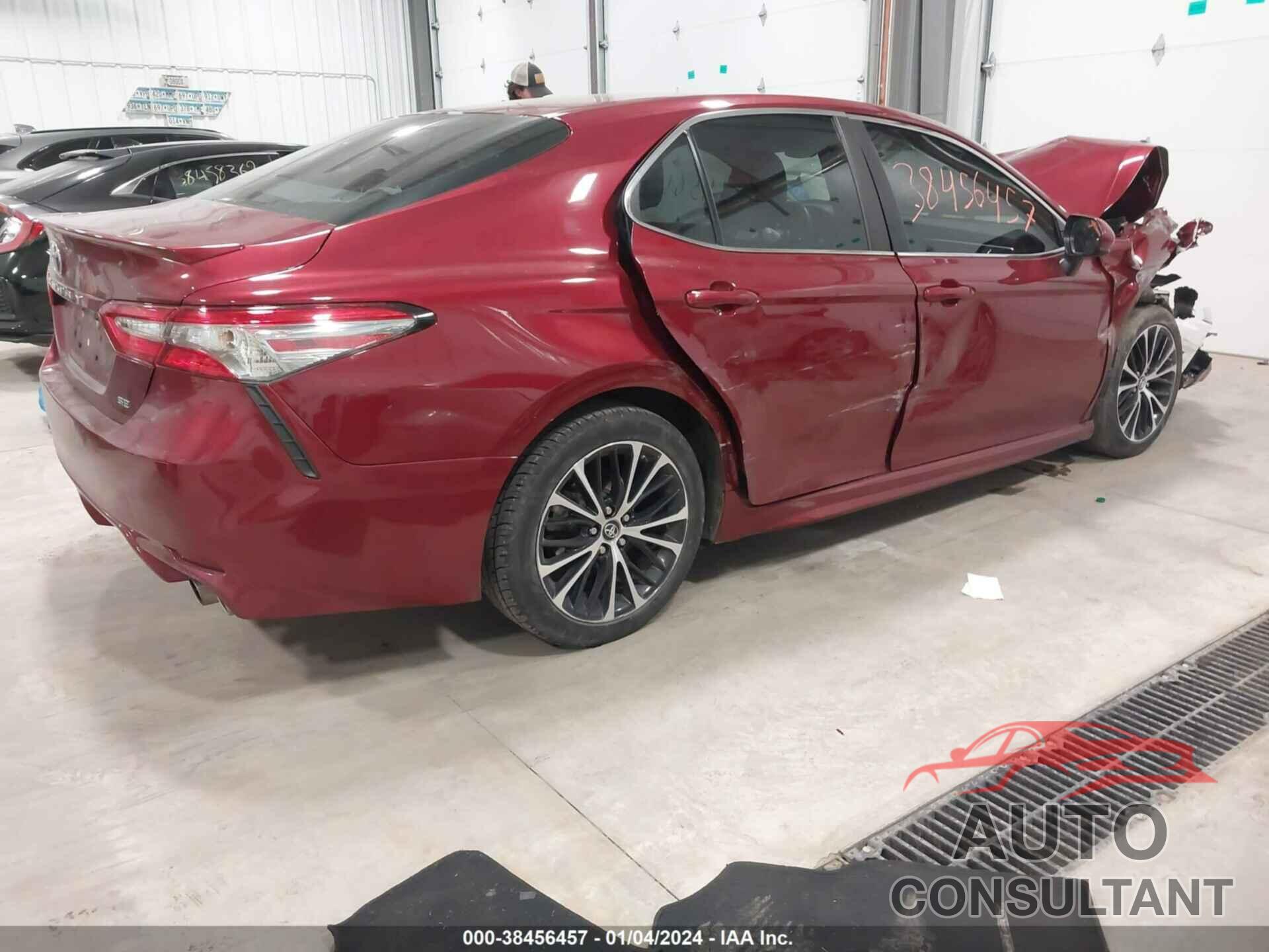 TOYOTA CAMRY 2018 - 4T1B11HK3JU561462