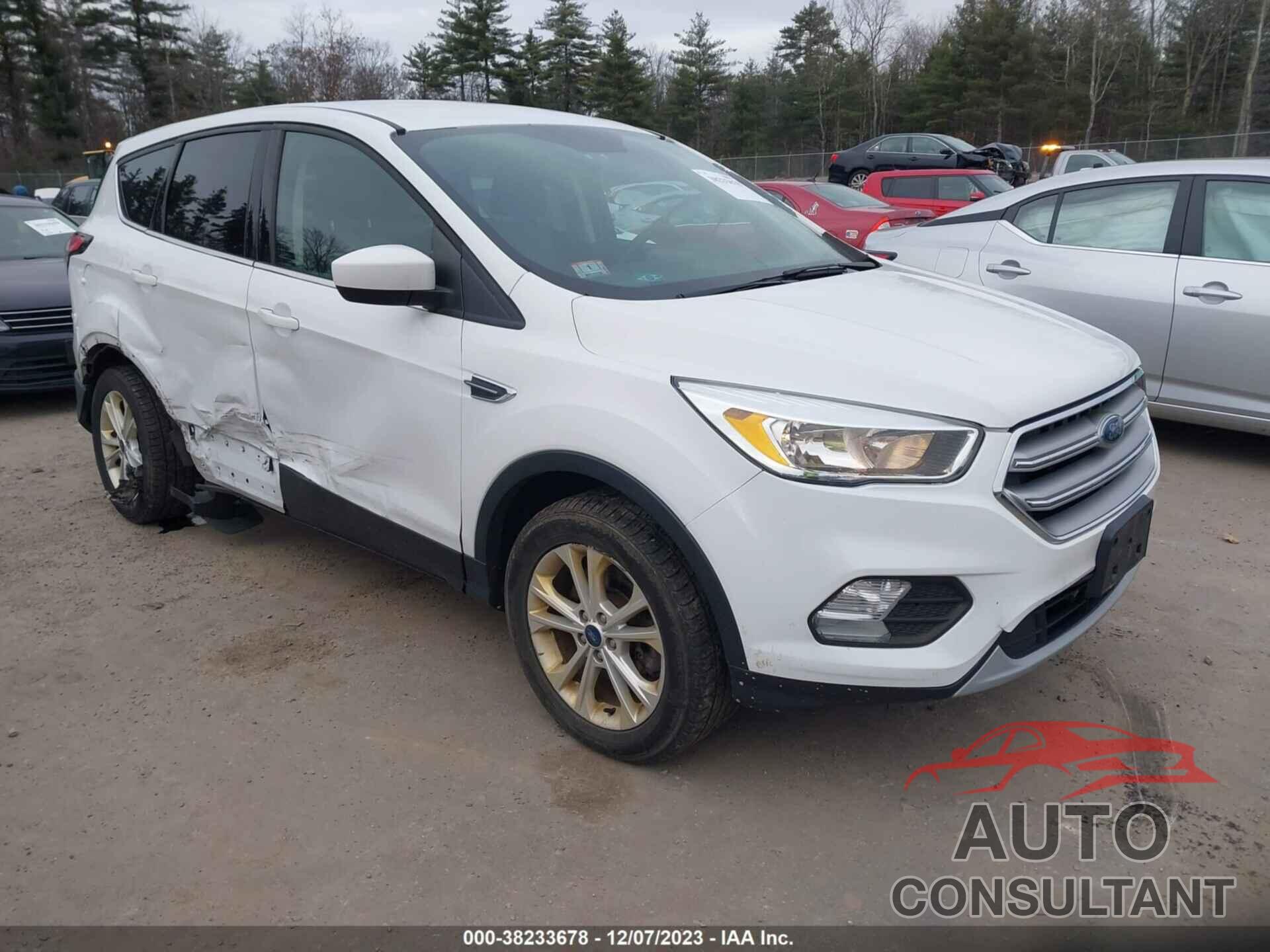 FORD ESCAPE 2017 - 1FMCU9G91HUD55673