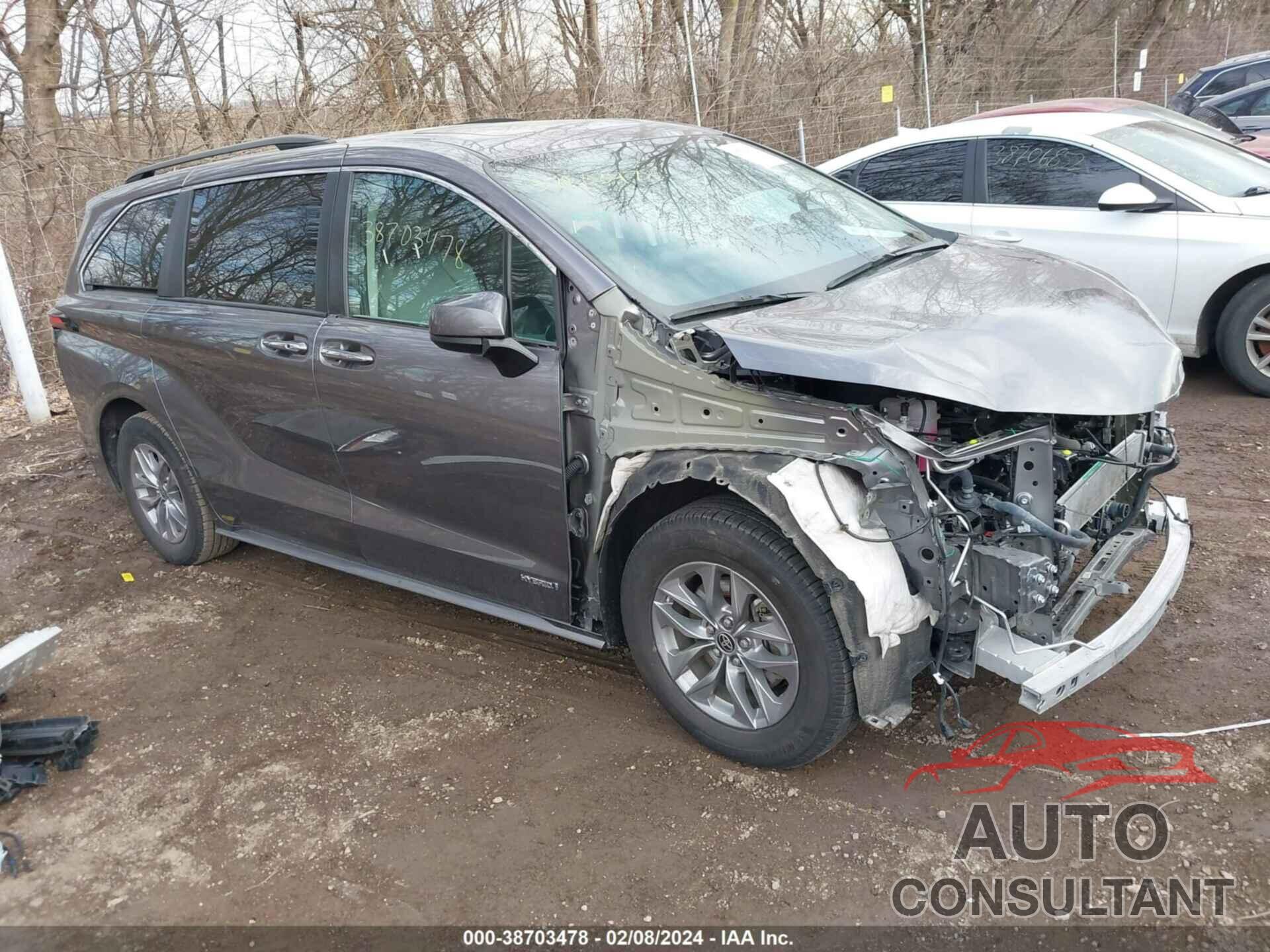 TOYOTA SIENNA 2021 - 5TDYRKEC1MS059942