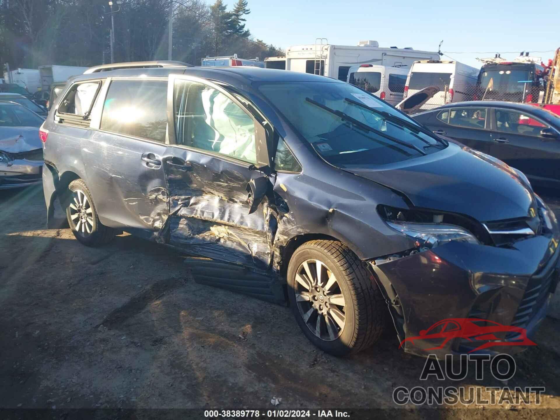 TOYOTA SIENNA 2018 - 5TDJZ3DC2JS204331