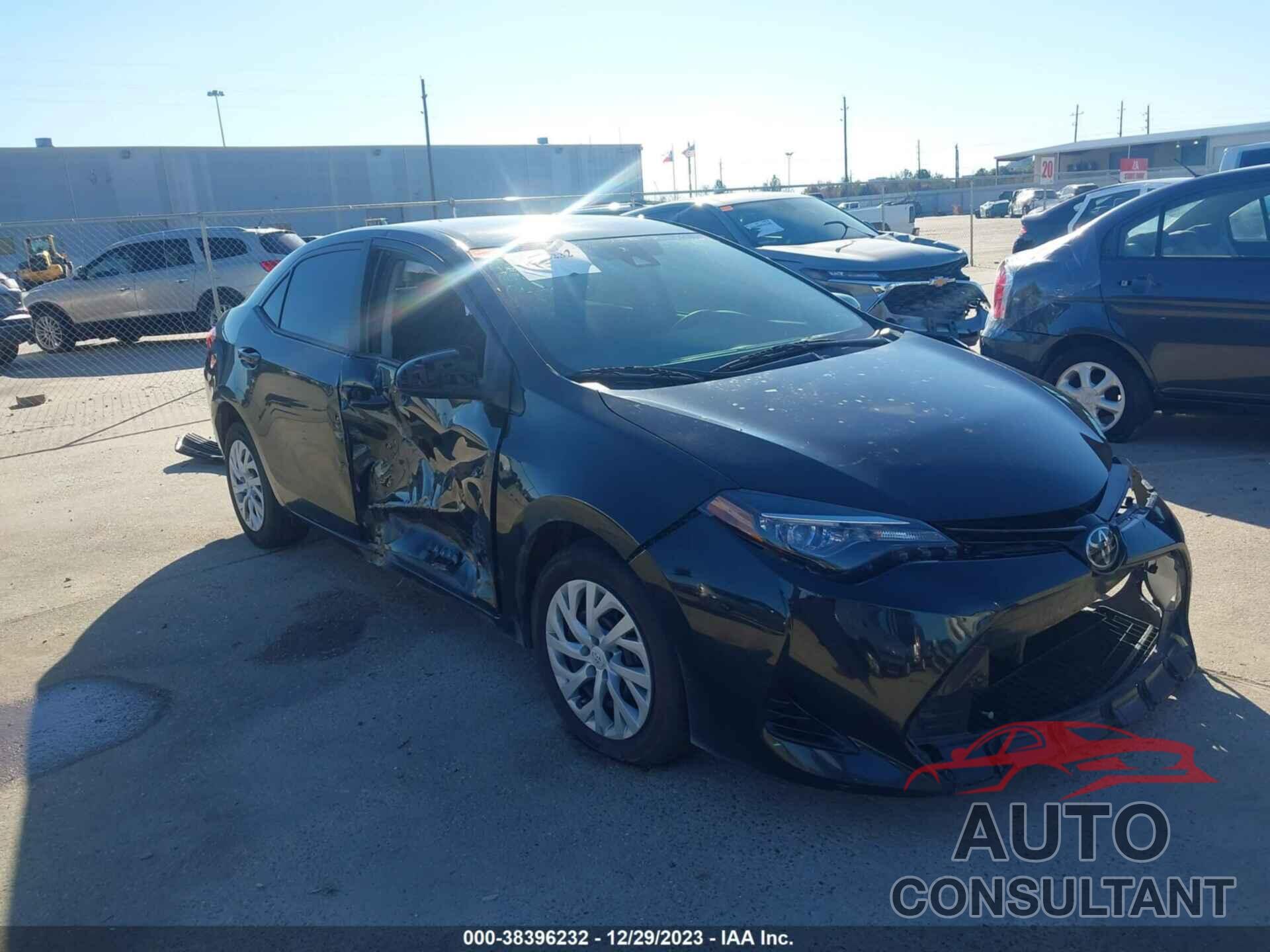 TOYOTA COROLLA 2018 - 5YFBURHE2JP774548