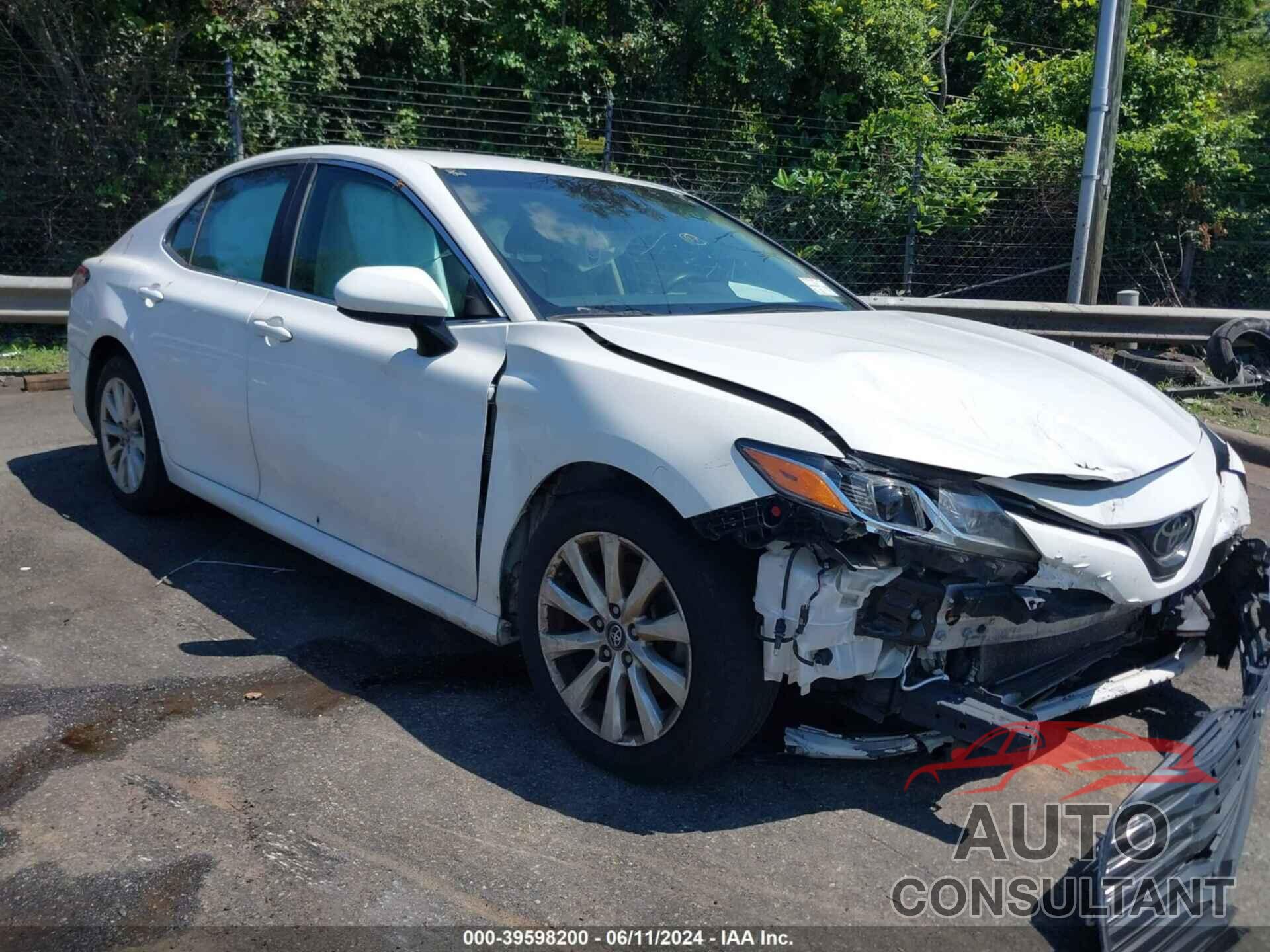 TOYOTA CAMRY 2018 - 4T1B11HK8JU637130