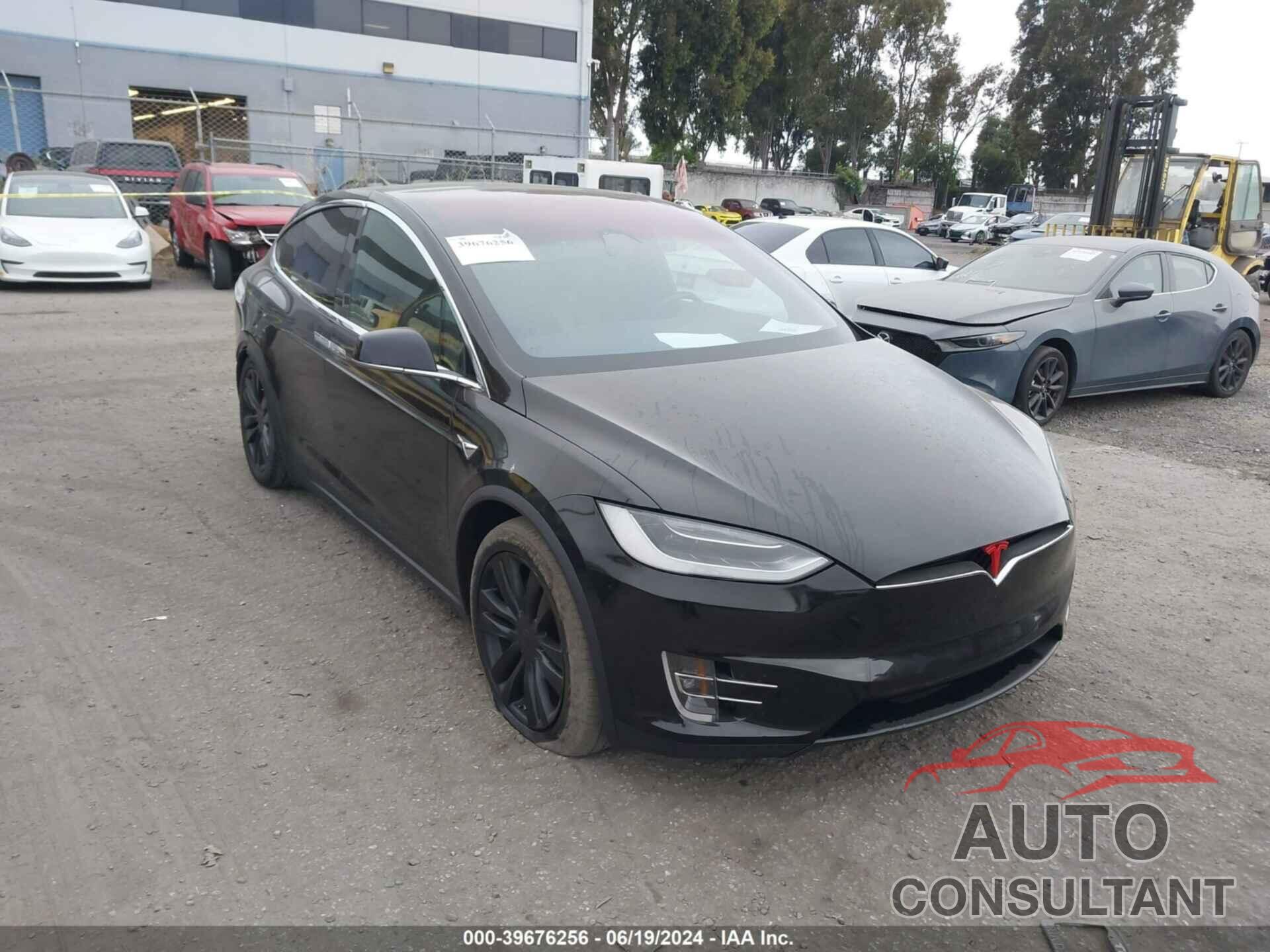 TESLA MODEL X 2017 - 5YJXCBE22HF044901