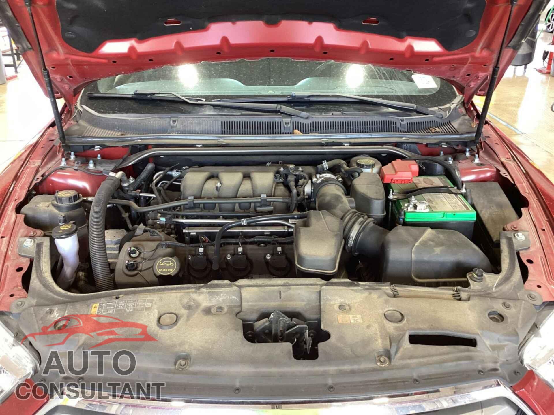 FORD TAURUS 2018 - 1FAHP2E88JG105103