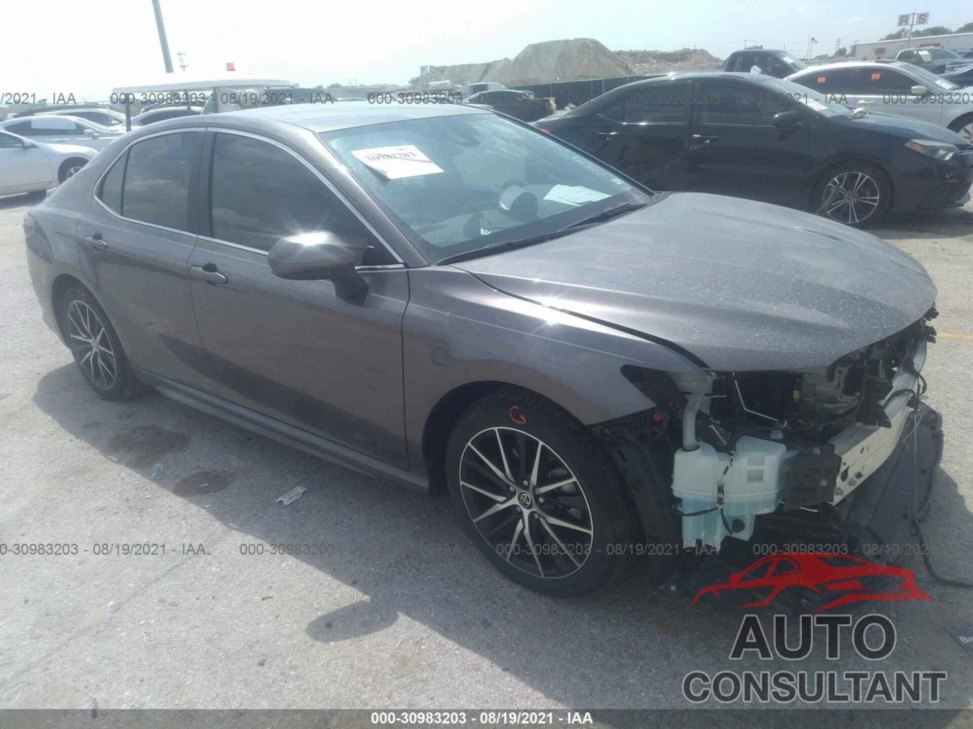 TOYOTA CAMRY 2021 - 4T1G11AK5MU429761