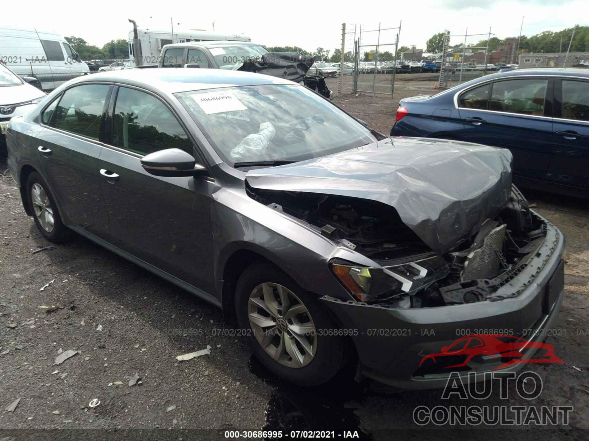 VOLKSWAGEN PASSAT 2018 - 1VWAA7A32JC017494