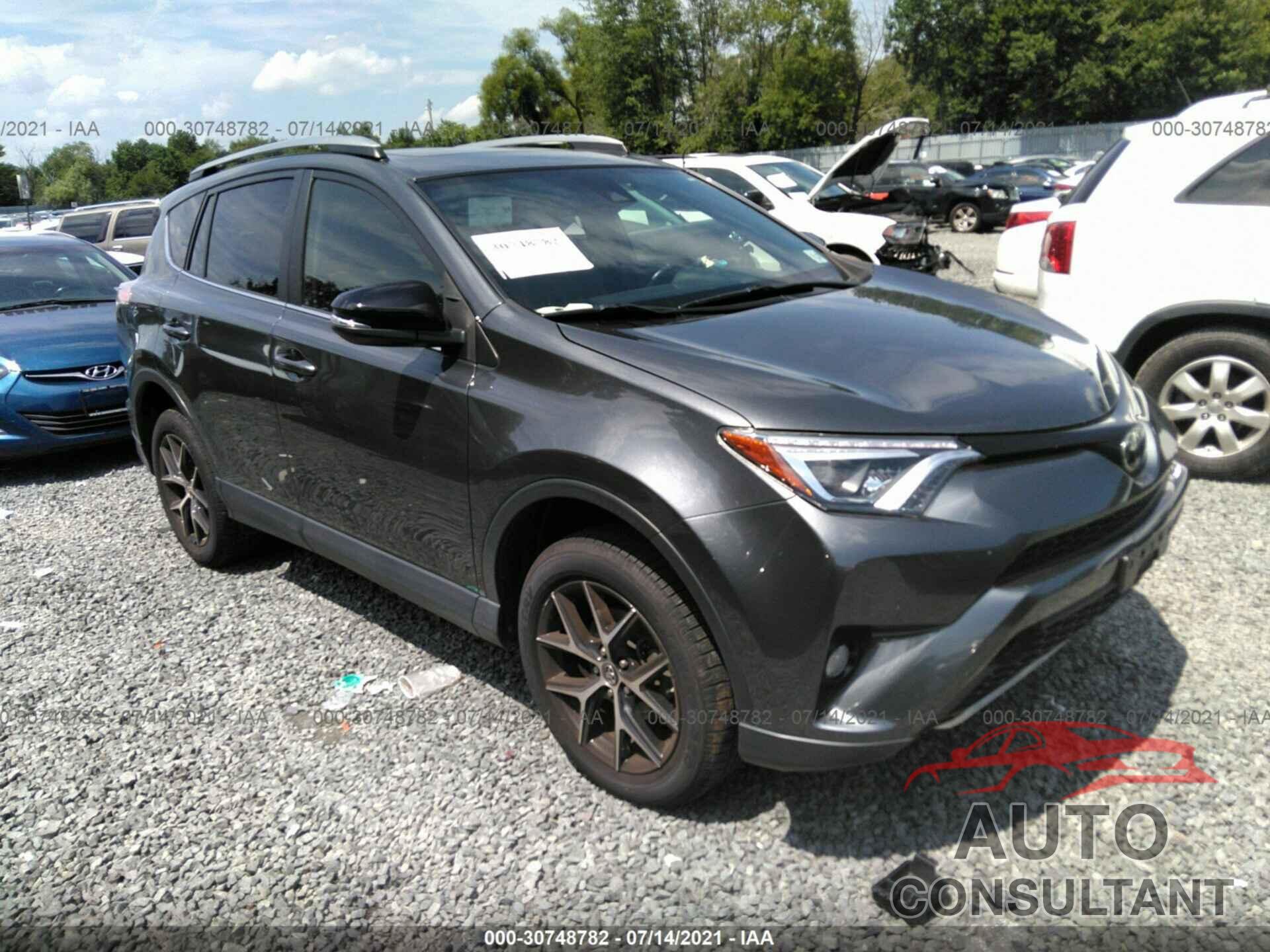 TOYOTA RAV4 2017 - JTMJFREV5HD216989