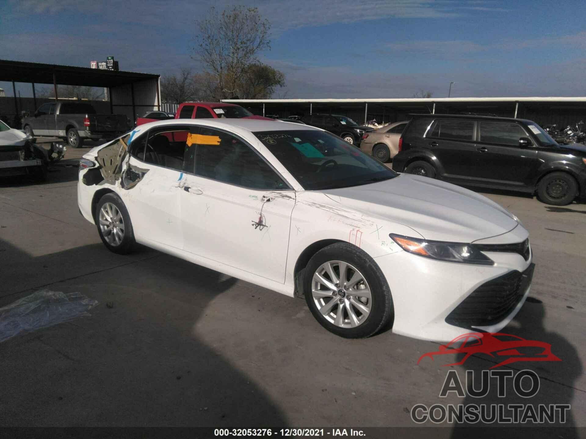 TOYOTA CAMRY 2018 - 4T1B11HK3JU052827