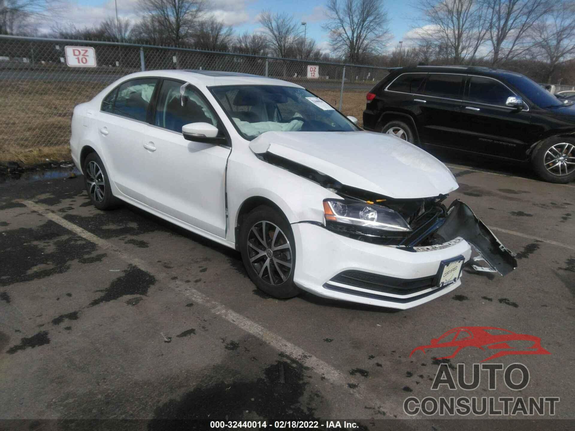 VOLKSWAGEN JETTA 2018 - 3VWDB7AJ3JM261775
