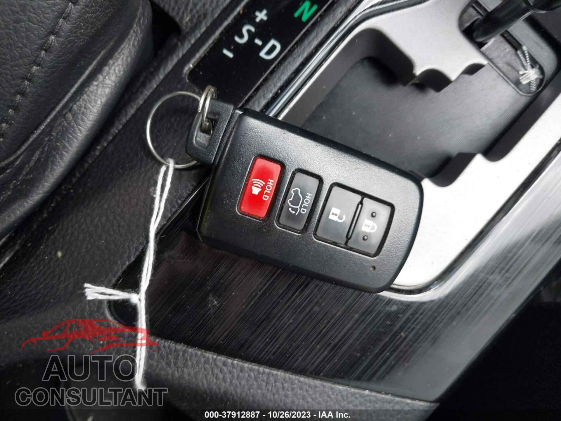 TOYOTA RAV4 2018 - 2T3DFREV2JW793016