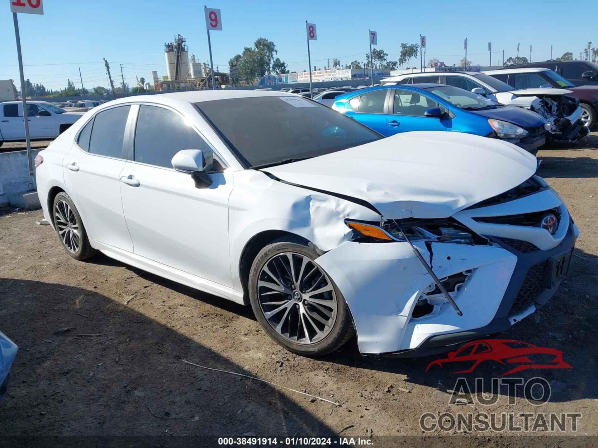 TOYOTA CAMRY 2018 - 4T1B11HK5JU601881