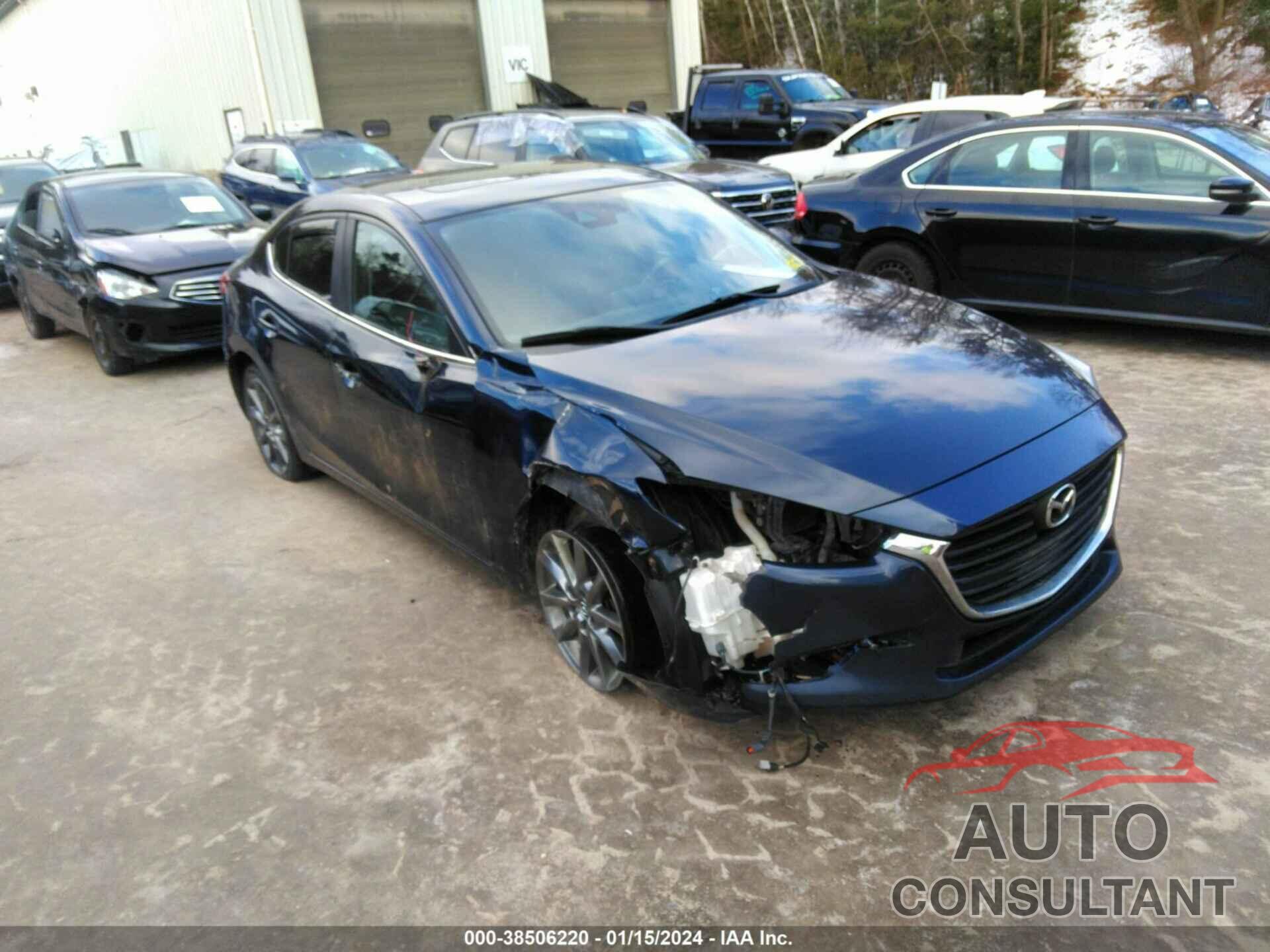 MAZDA MAZDA3 2018 - 3MZBN1V38JM213826