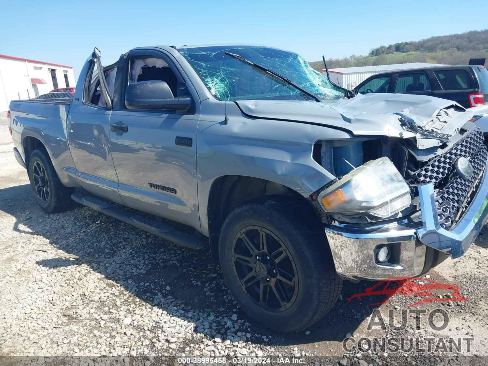 TOYOTA TUNDRA 2018 - 5TFUW5F16JX727861