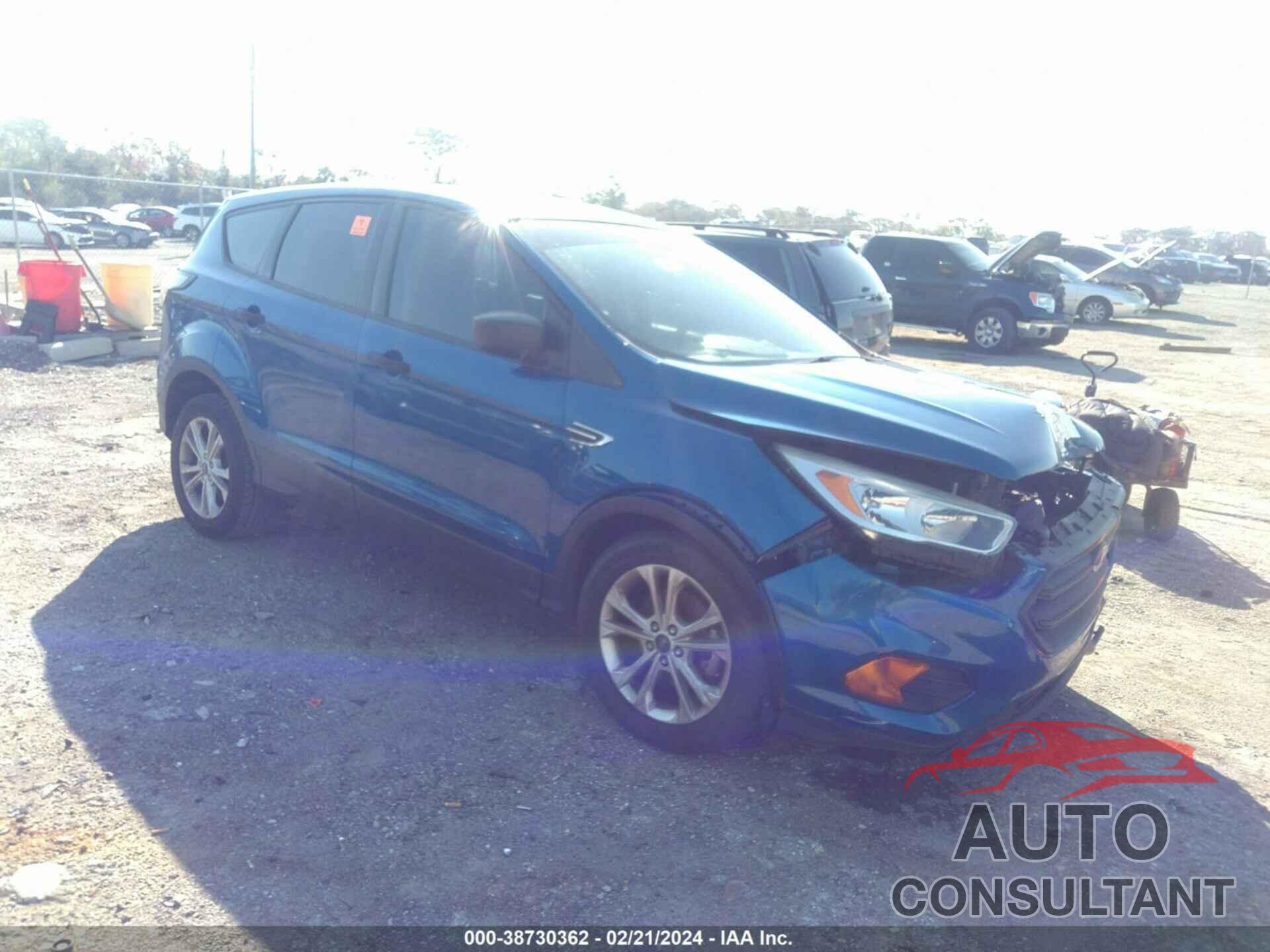 FORD ESCAPE 2017 - 1FMCU0F7XHUC44146