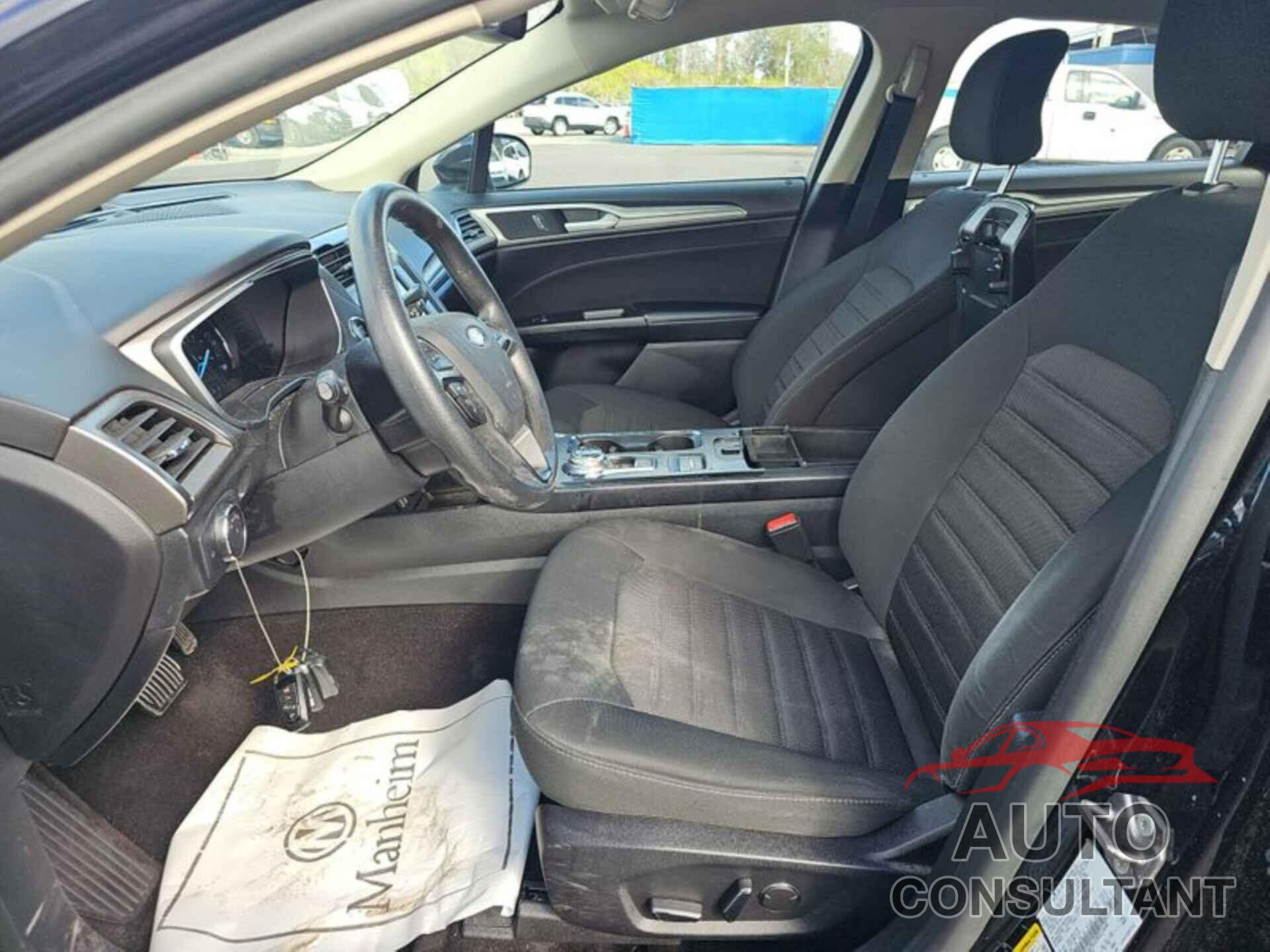 FORD FUSION HYBRID 2019 - 3FA6P0LU2KR255648