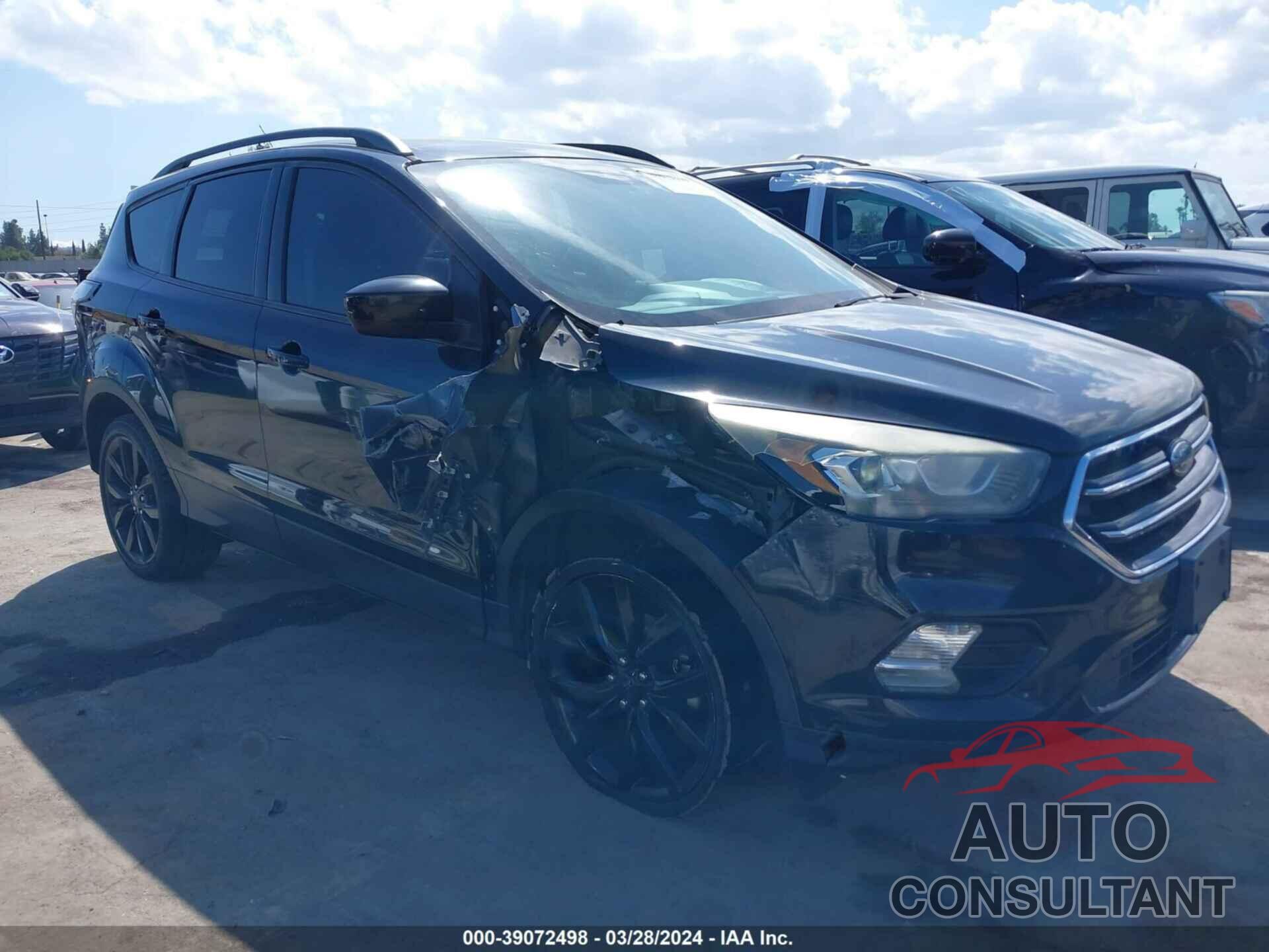 FORD ESCAPE 2017 - 1FMCU0GD7HUD12231