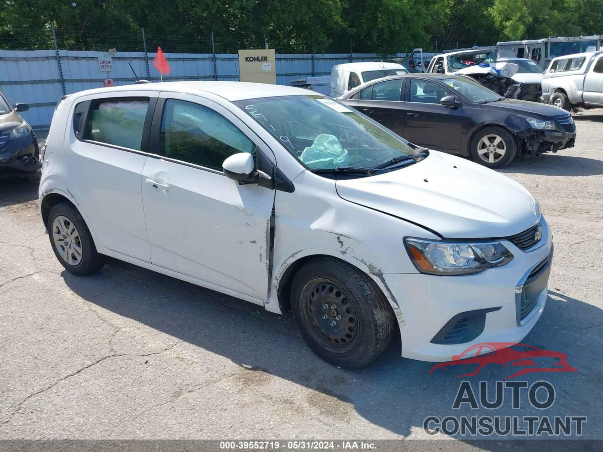 CHEVROLET SONIC 2017 - 1G1JG6SH4H4157193