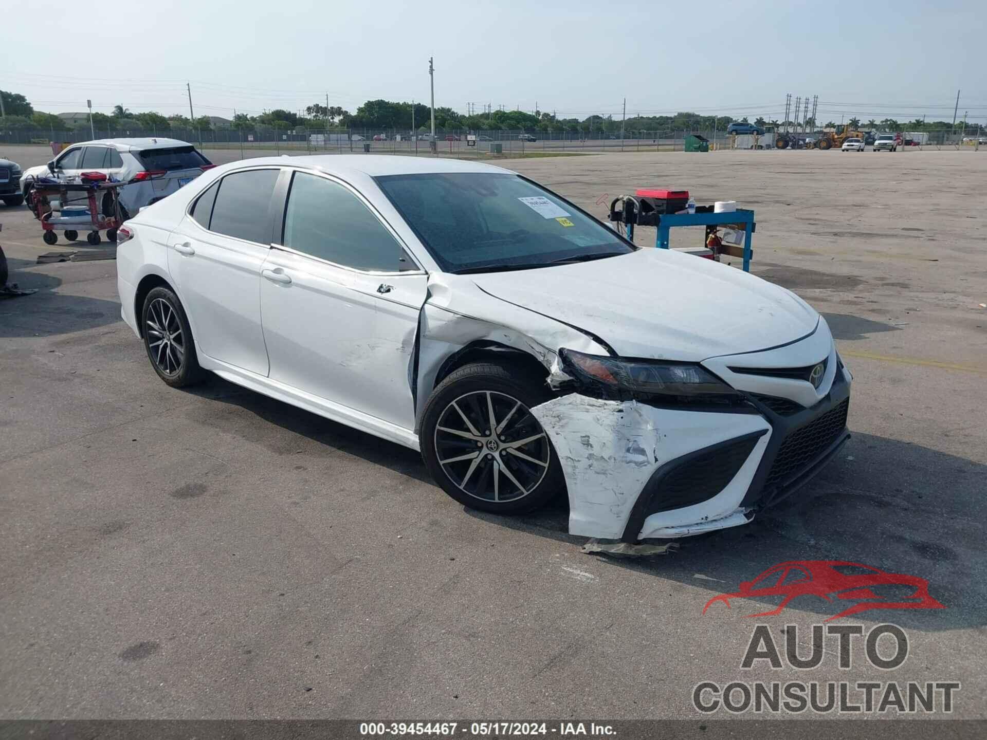 TOYOTA CAMRY 2022 - 4T1G11AK3NU637946