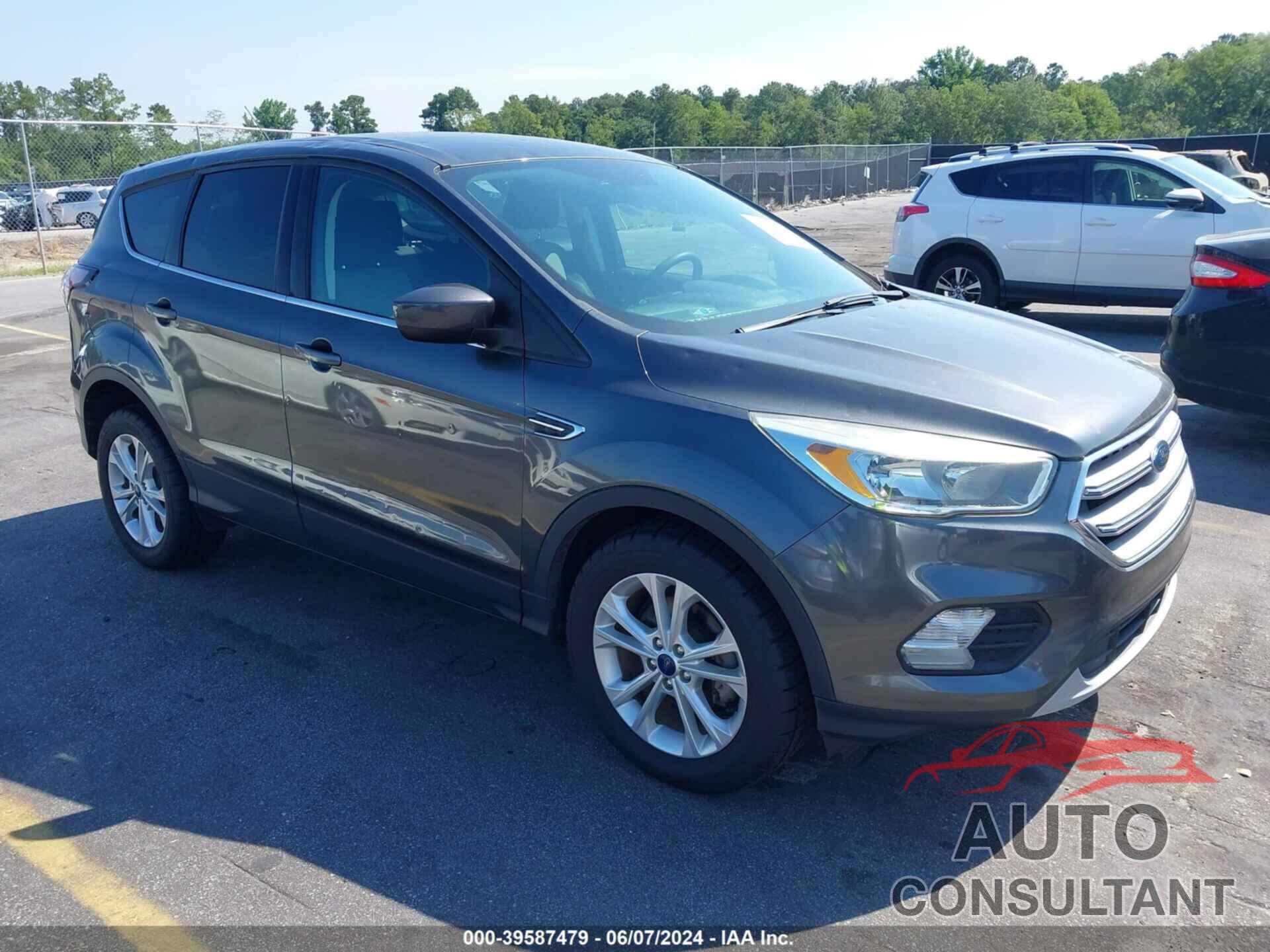 FORD ESCAPE 2017 - 1FMCU0GD7HUC42696