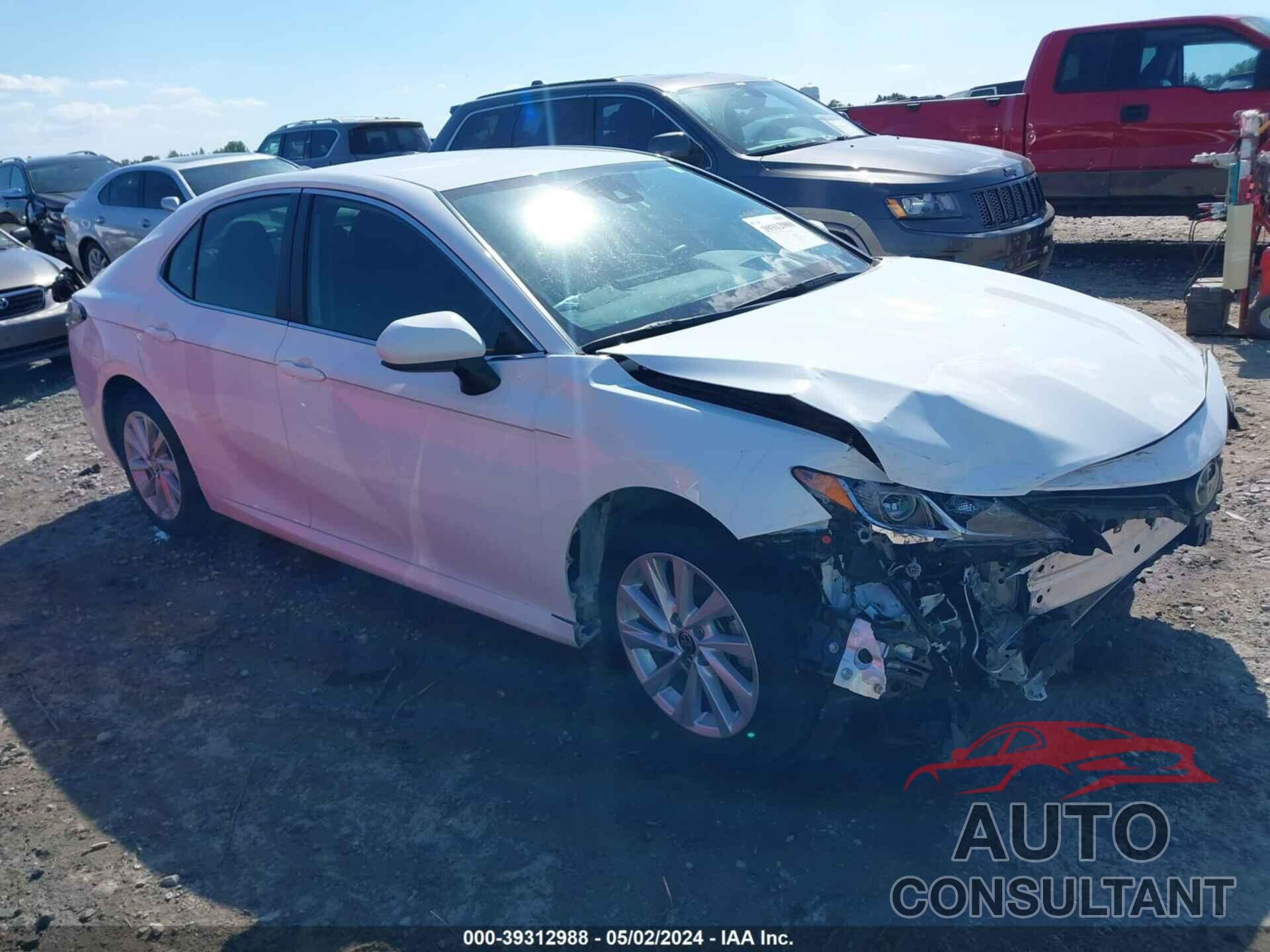 TOYOTA CAMRY 2022 - 4T1C11AK4NU658352