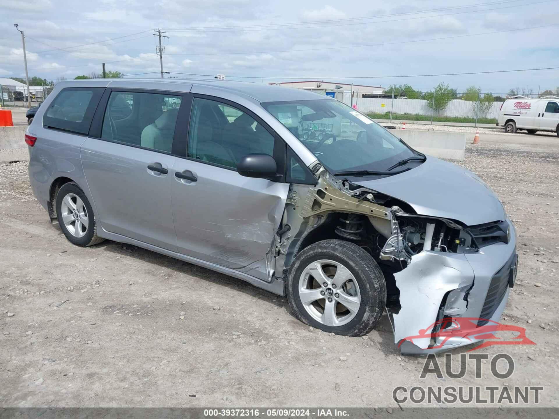 TOYOTA SIENNA 2018 - 5TDZZ3DC2JS917975