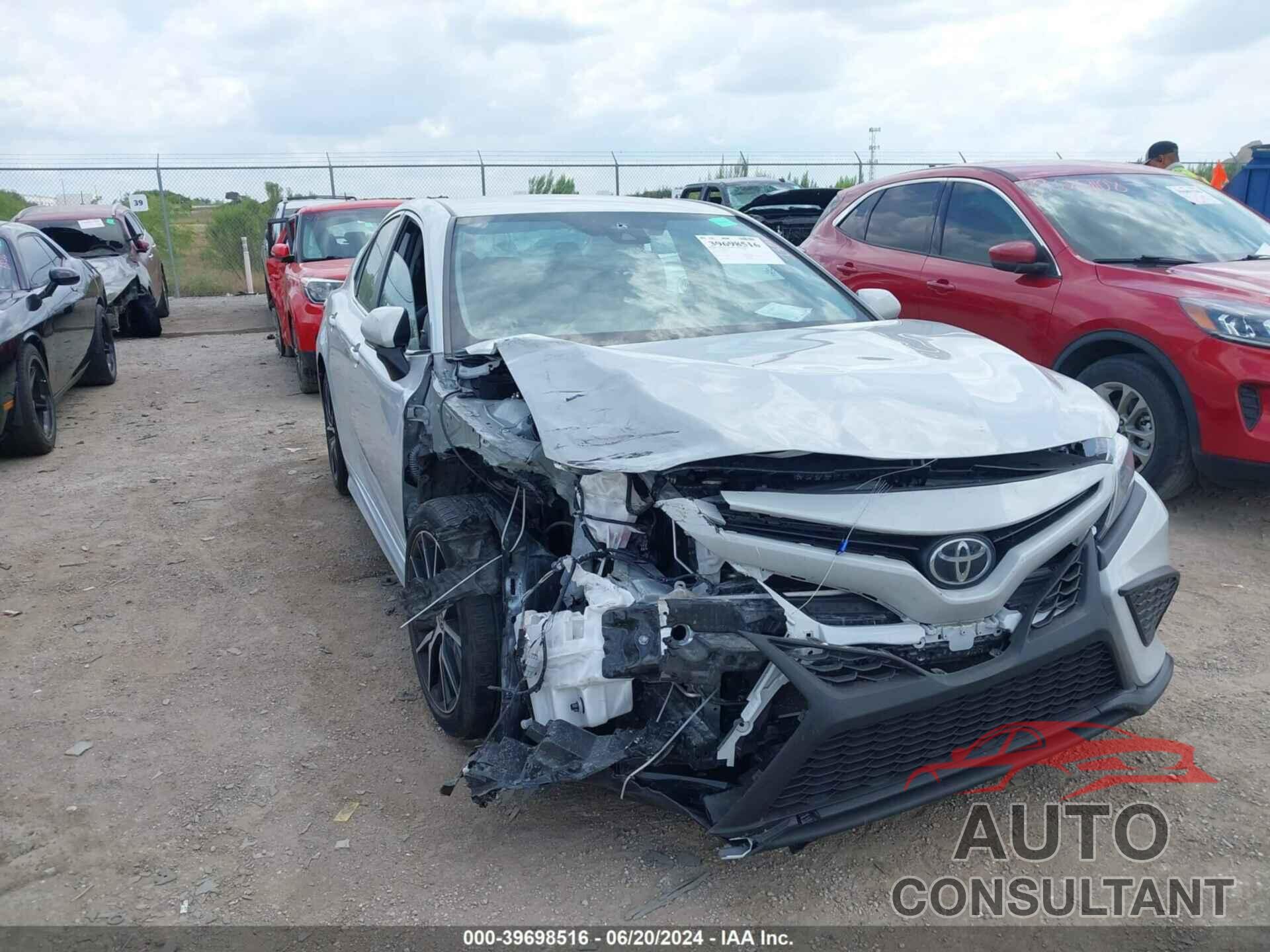 TOYOTA CAMRY 2023 - 4T1G11AK6PU138772