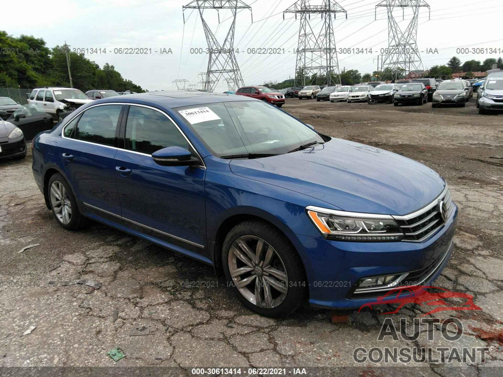 VOLKSWAGEN PASSAT 2017 - 1VWGT7A32HC044676