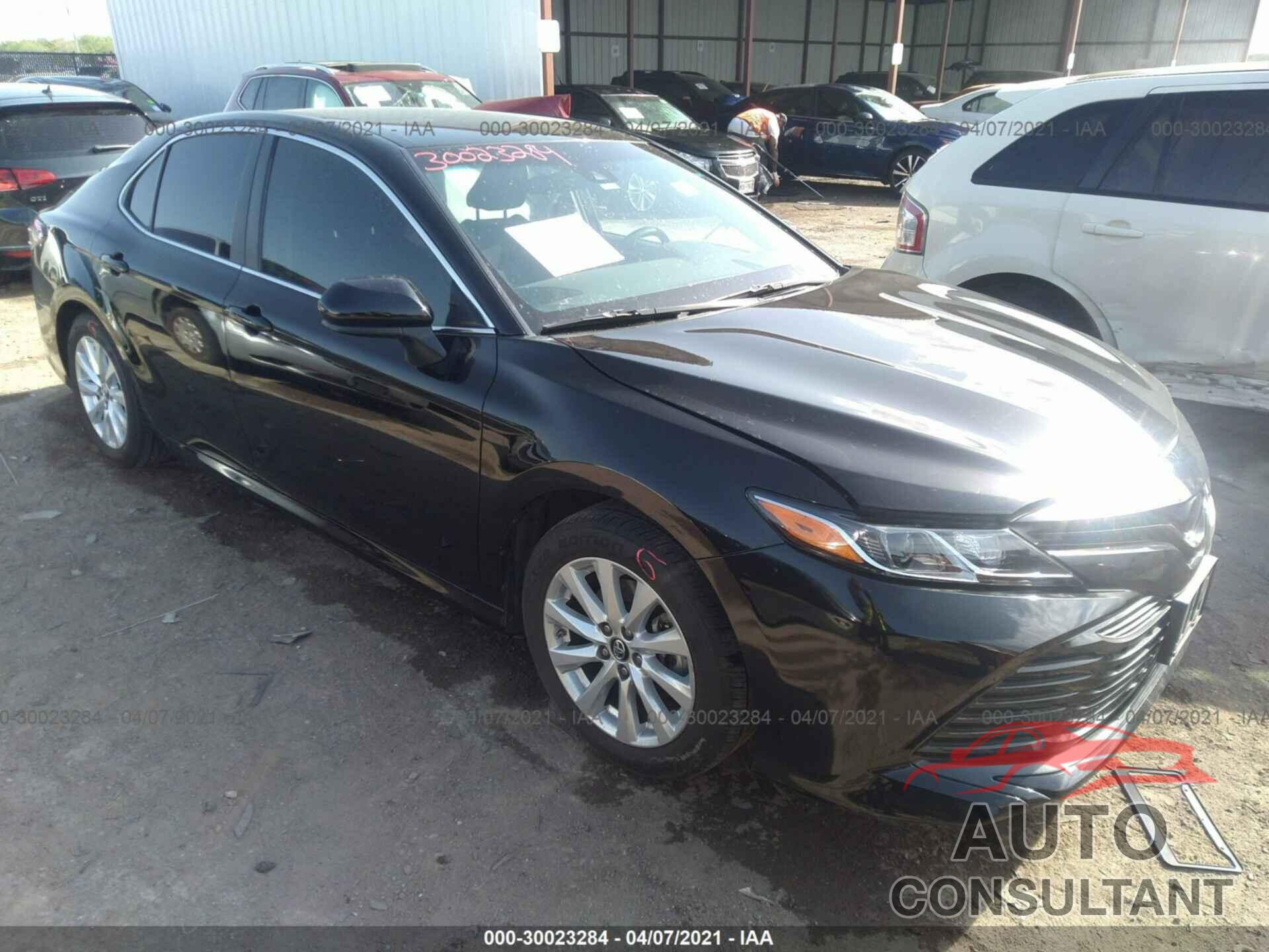 TOYOTA CAMRY 2018 - 4T1B11HK3JU098058