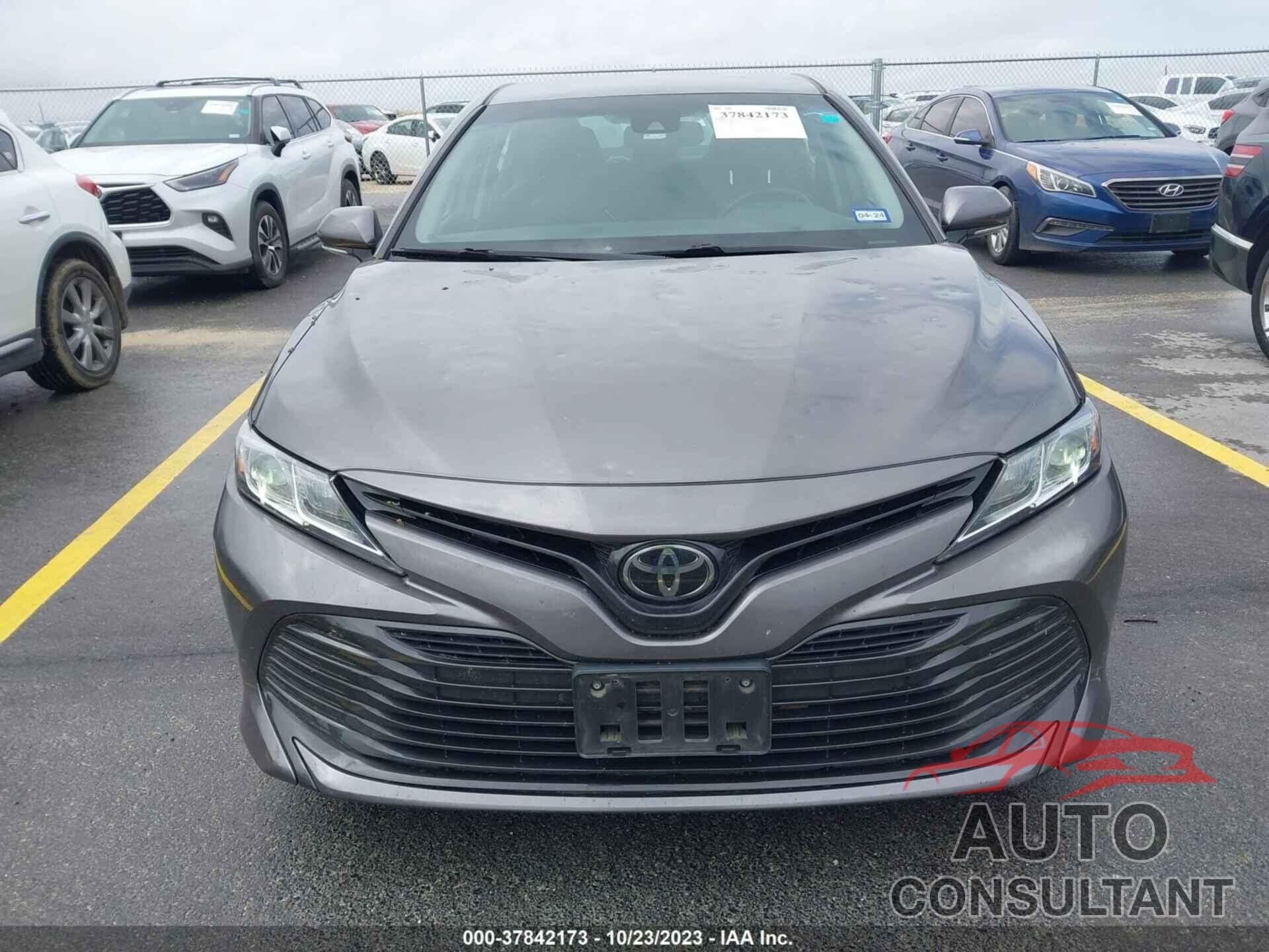 TOYOTA CAMRY 2018 - 4T1B11HK0JU133087