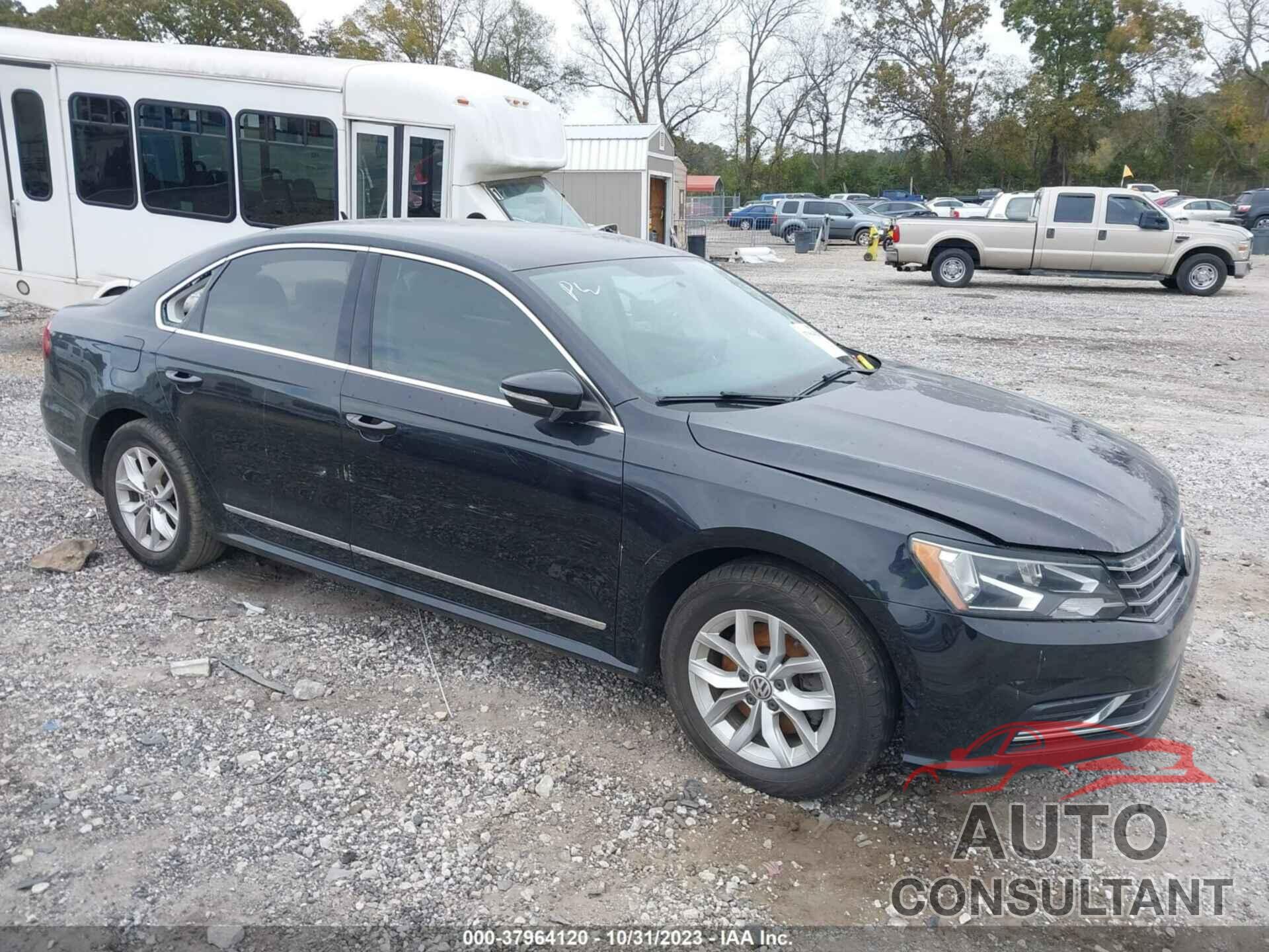 VOLKSWAGEN PASSAT 2017 - 1VWAT7A37HC008679