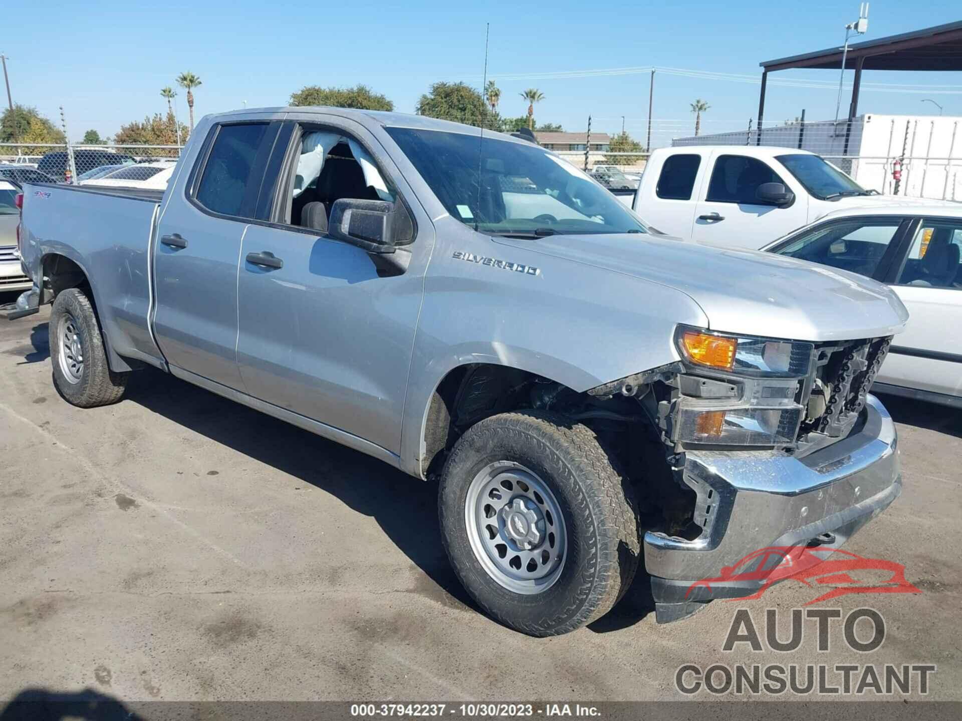 CHEVROLET SILVERADO 1500 2021 - 1GCRYAEH5MZ297529