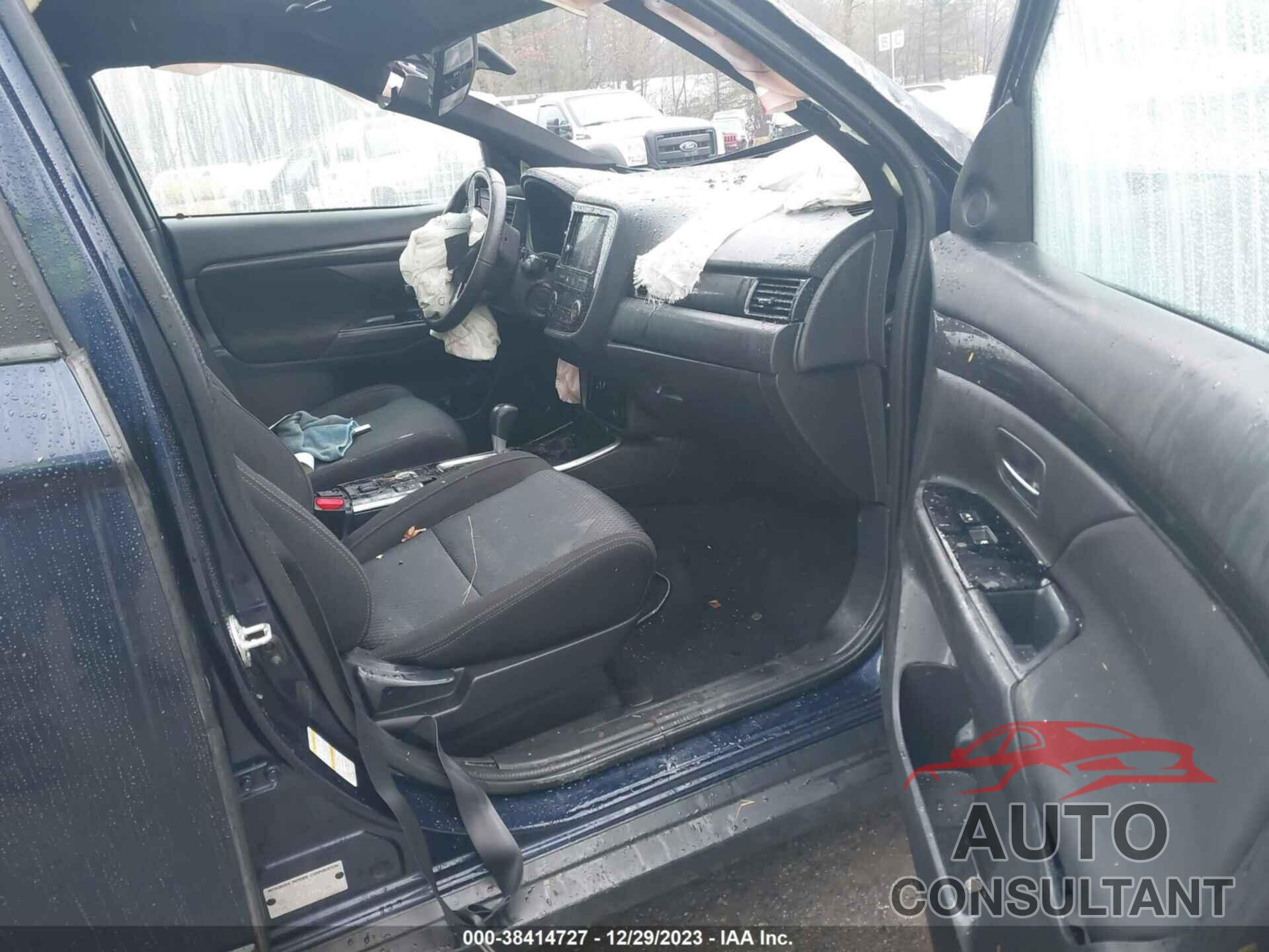 MITSUBISHI OUTLANDER 2018 - JA4AZ3A31JZ027820