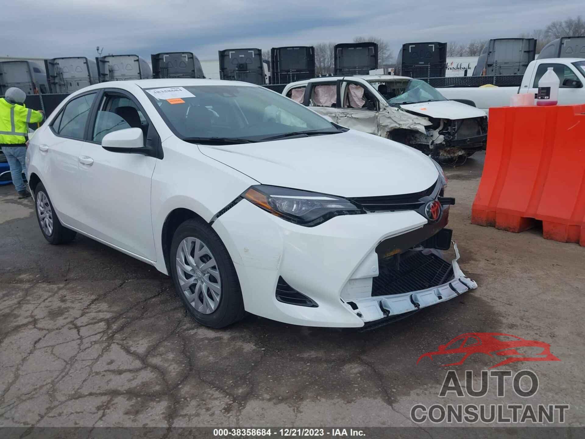 TOYOTA COROLLA 2018 - 5YFBURHE6JP750401