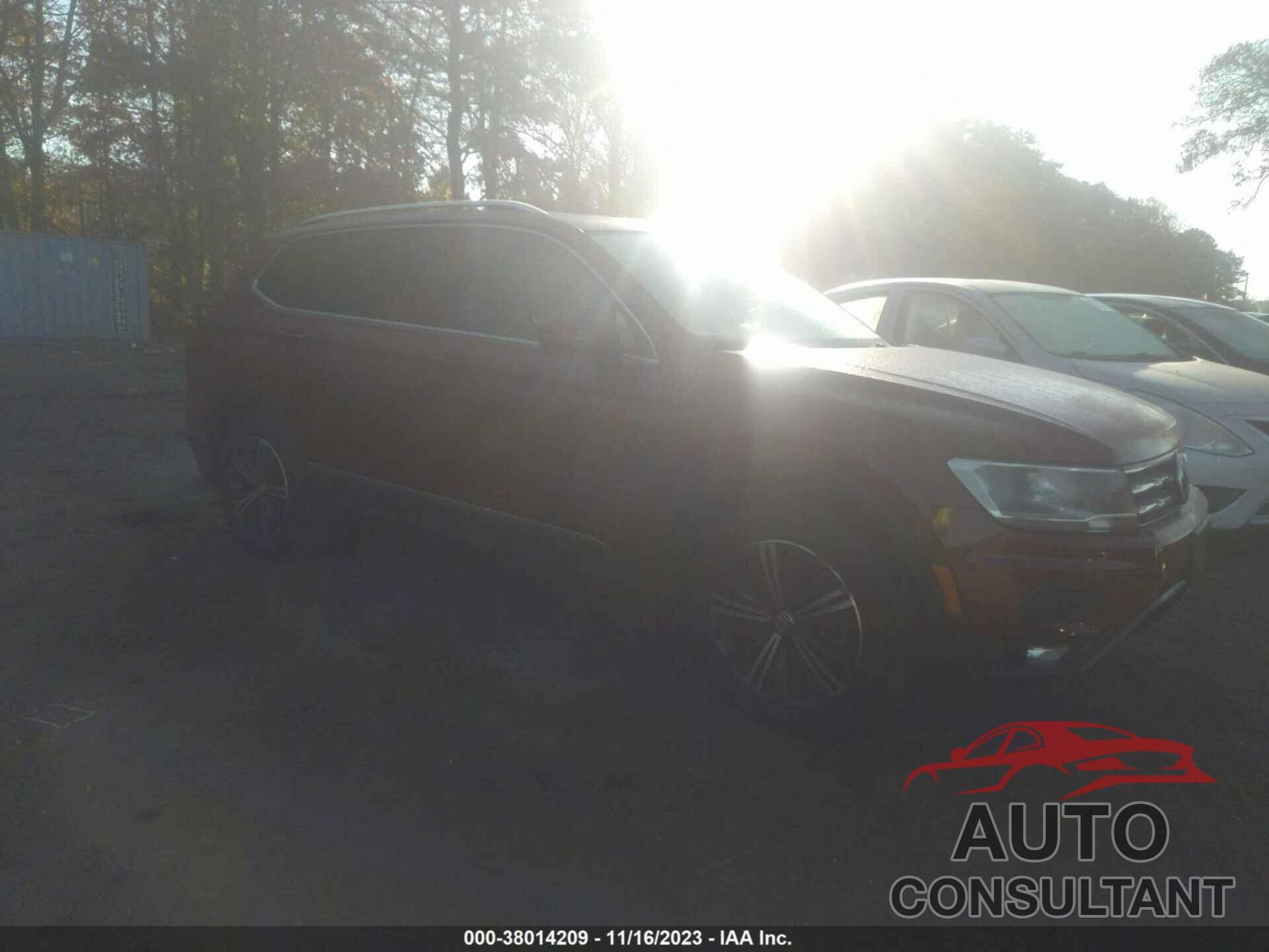 VOLKSWAGEN TIGUAN 2018 - 3VV2B7AX6JM083067