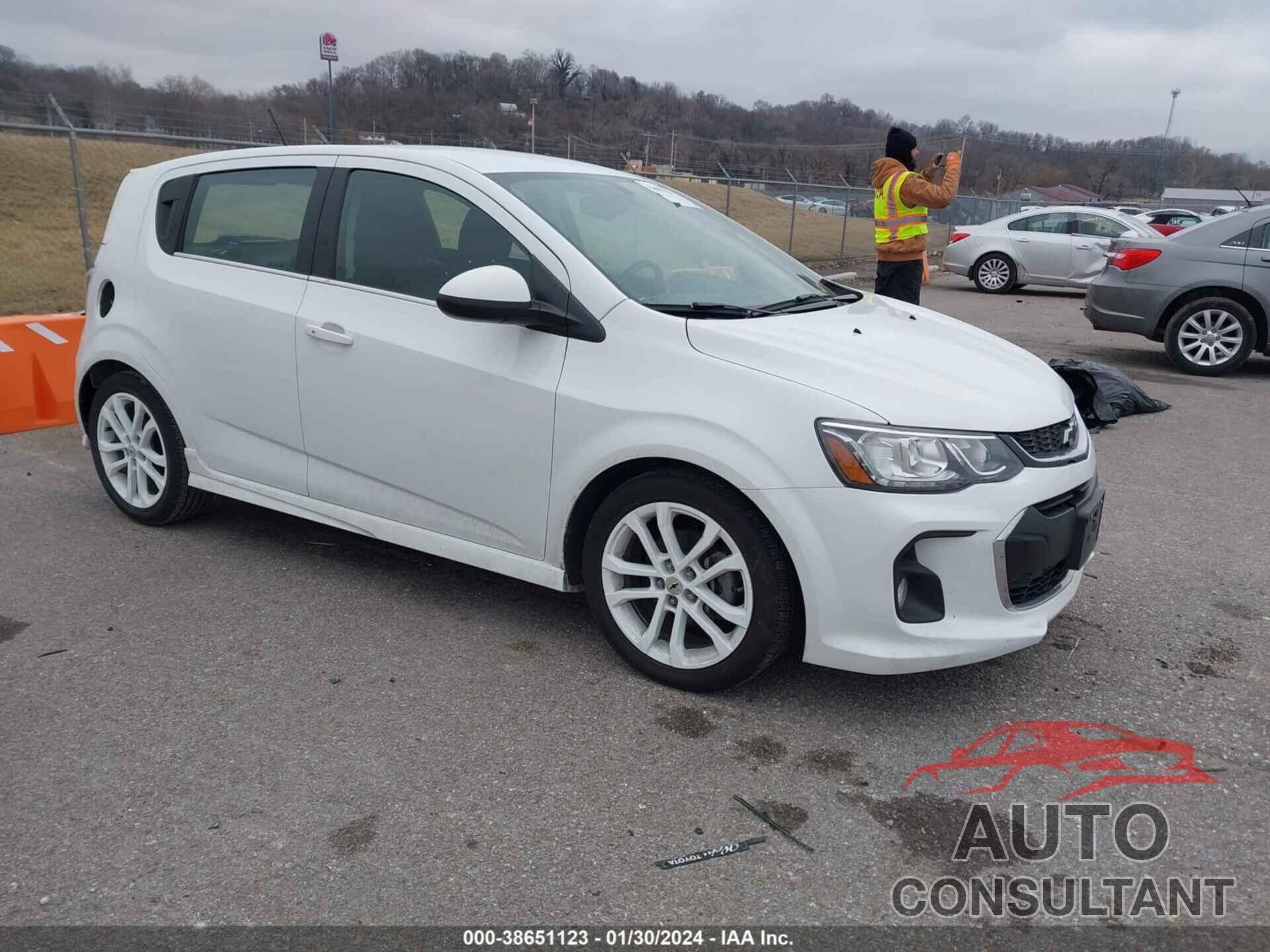 CHEVROLET SONIC 2020 - 1G1JD6SB2L4125954