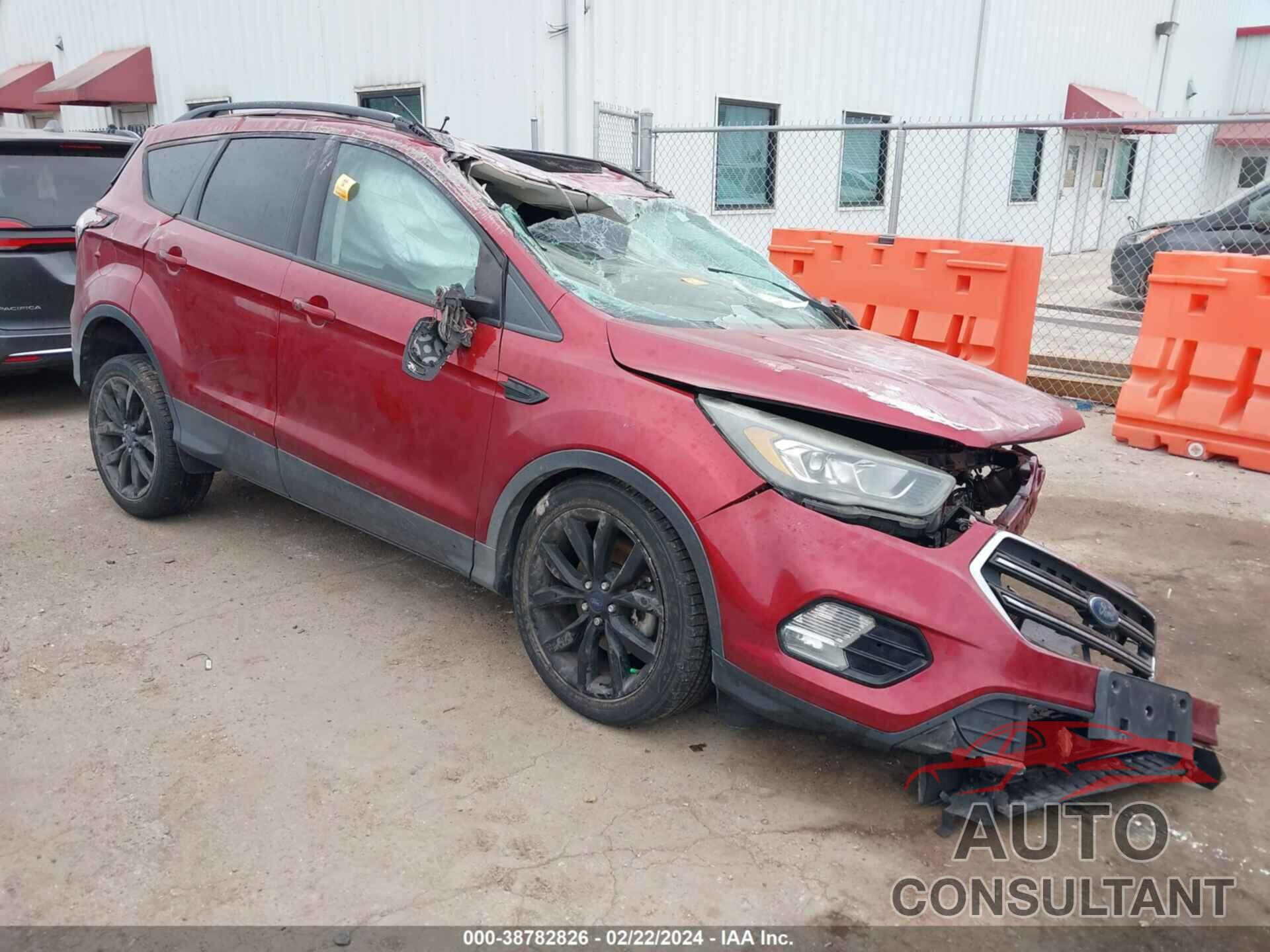 FORD ESCAPE 2017 - 1FMCU9J9XHUD60296