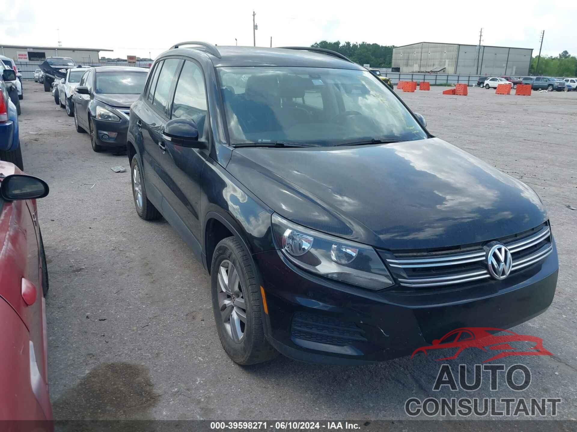 VOLKSWAGEN TIGUAN 2017 - WVGAV7AX0HK002238