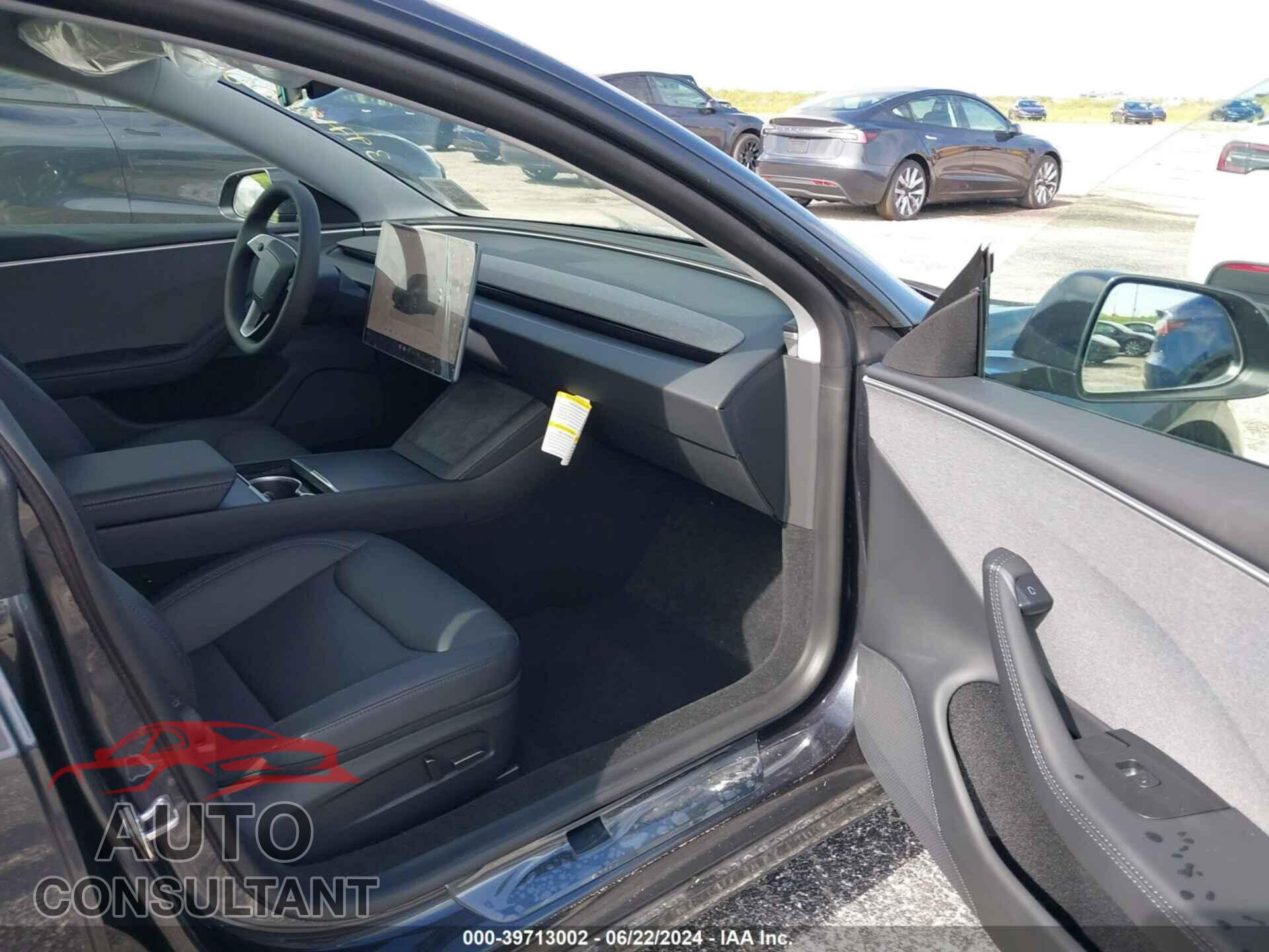 TESLA MODEL 3 2024 - 5YJ3E1EA9RF752400