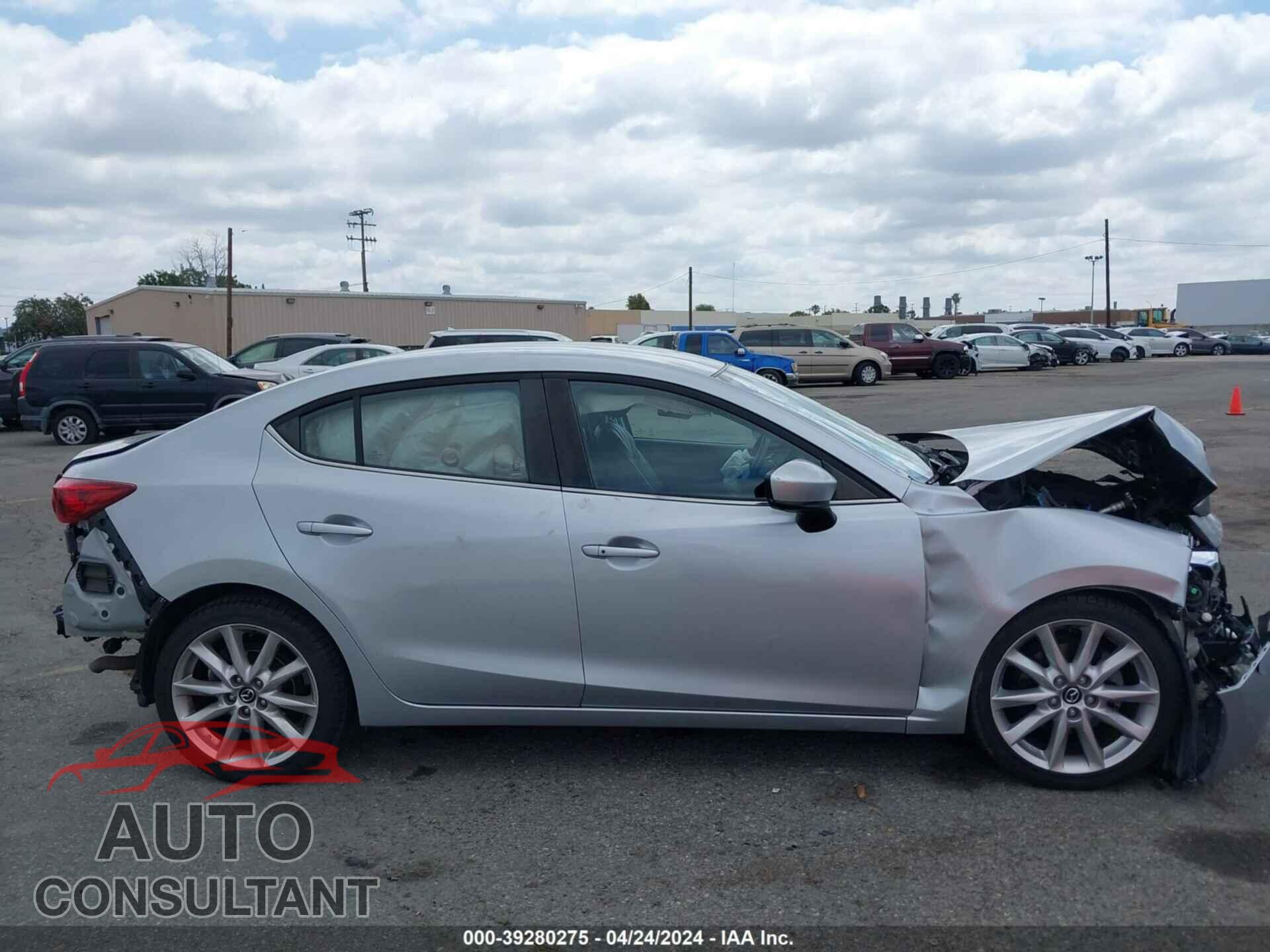 MAZDA MAZDA3 2017 - JM1BN1V78H1106241