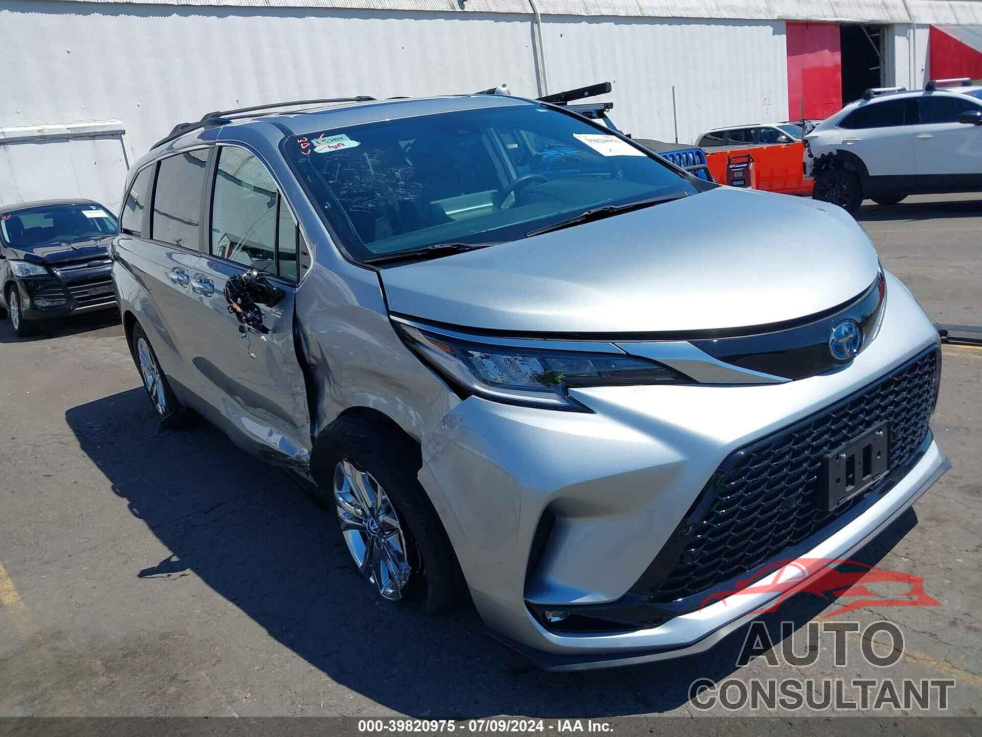 TOYOTA SIENNA 2023 - 5TDCSKFC7PS074396