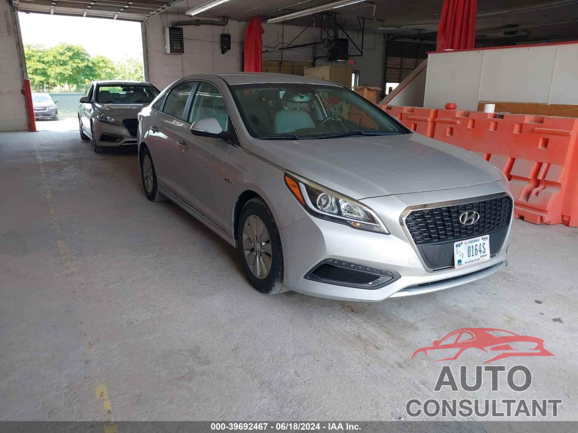 HYUNDAI SONATA HYBRID 2016 - KMHE24L1XGA035382